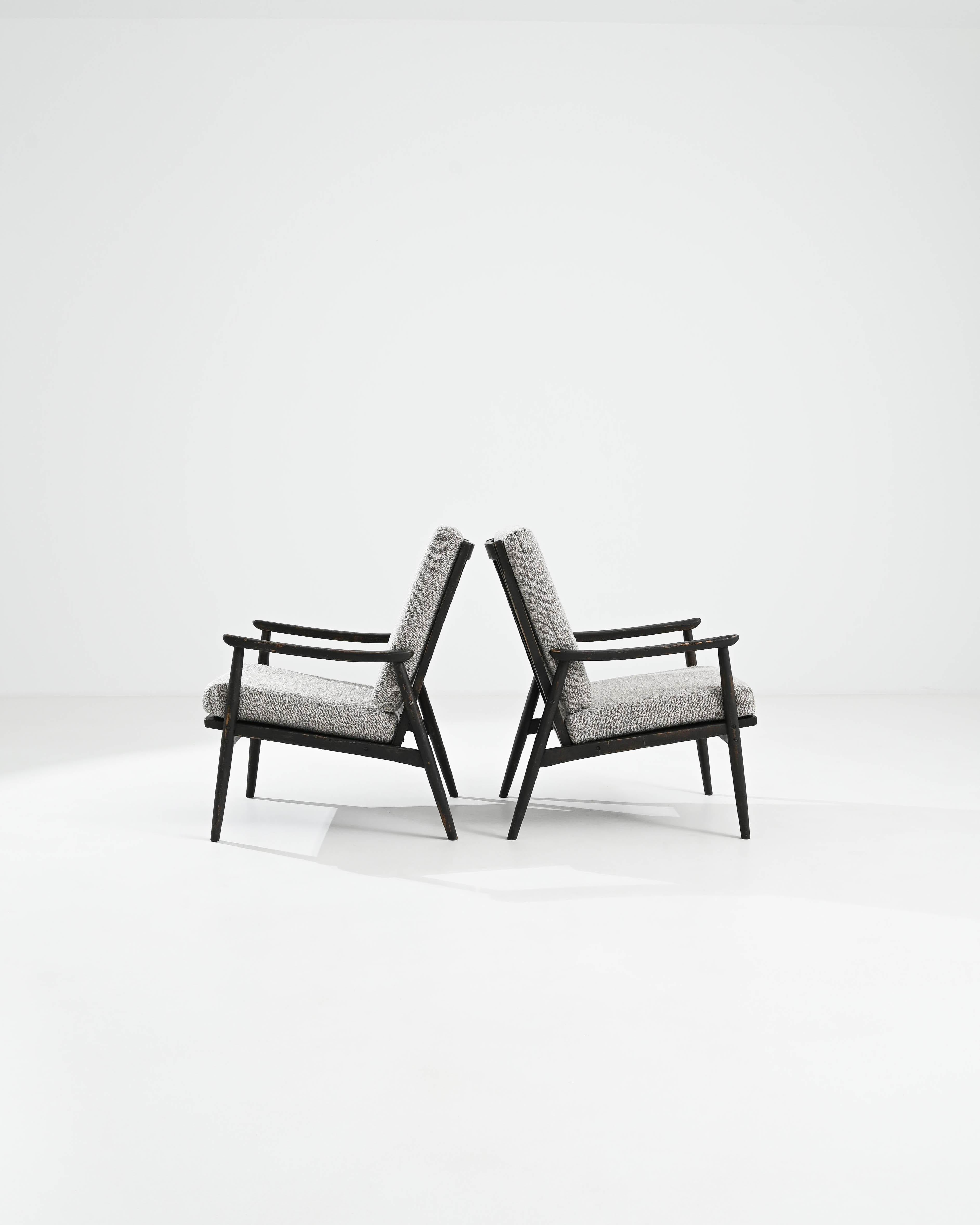 20ième siècle Paire de fauteuils tapissés tchèques des années 1960 en vente