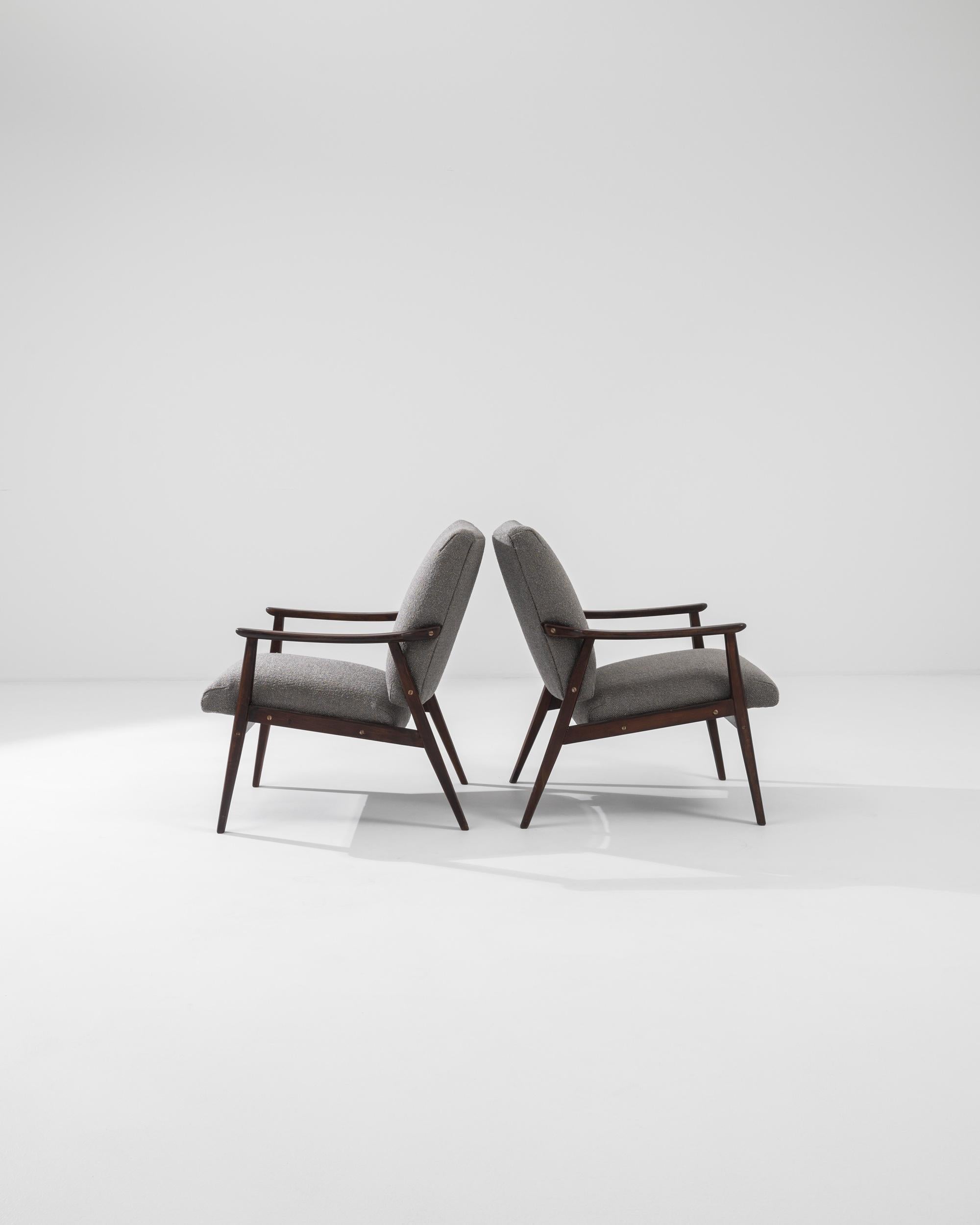 20ième siècle Paire de fauteuils tapissés tchèques des années 1960 en vente