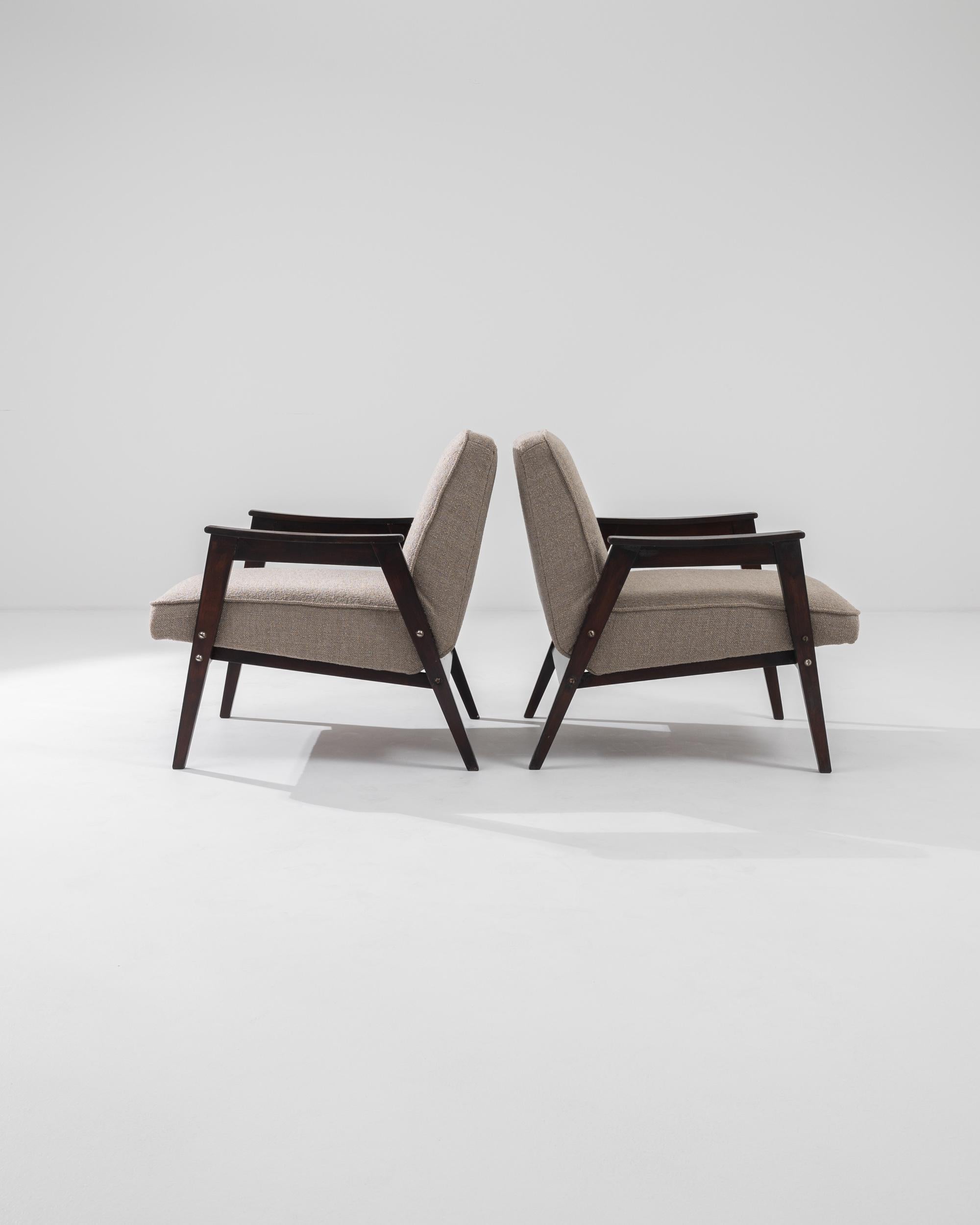 20ième siècle Paire de fauteuils tapissés tchèques des années 1960 en vente