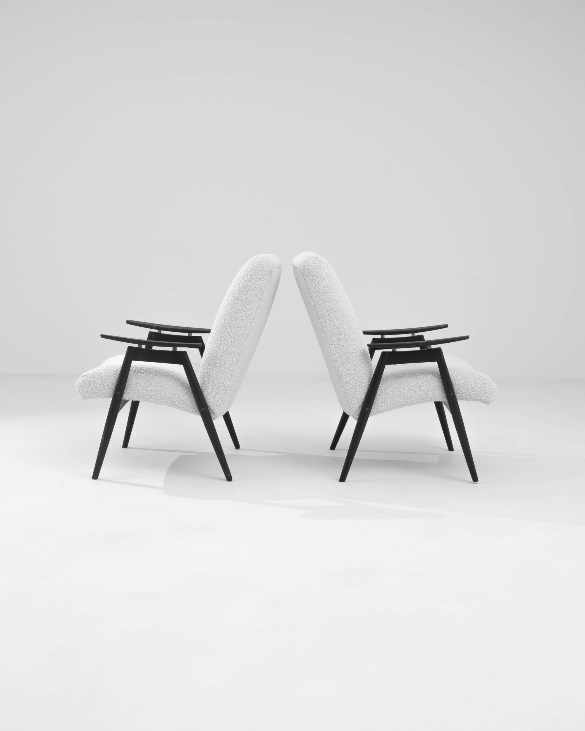 20ième siècle Paire de fauteuils tapissés tchèques des années 1960 en vente