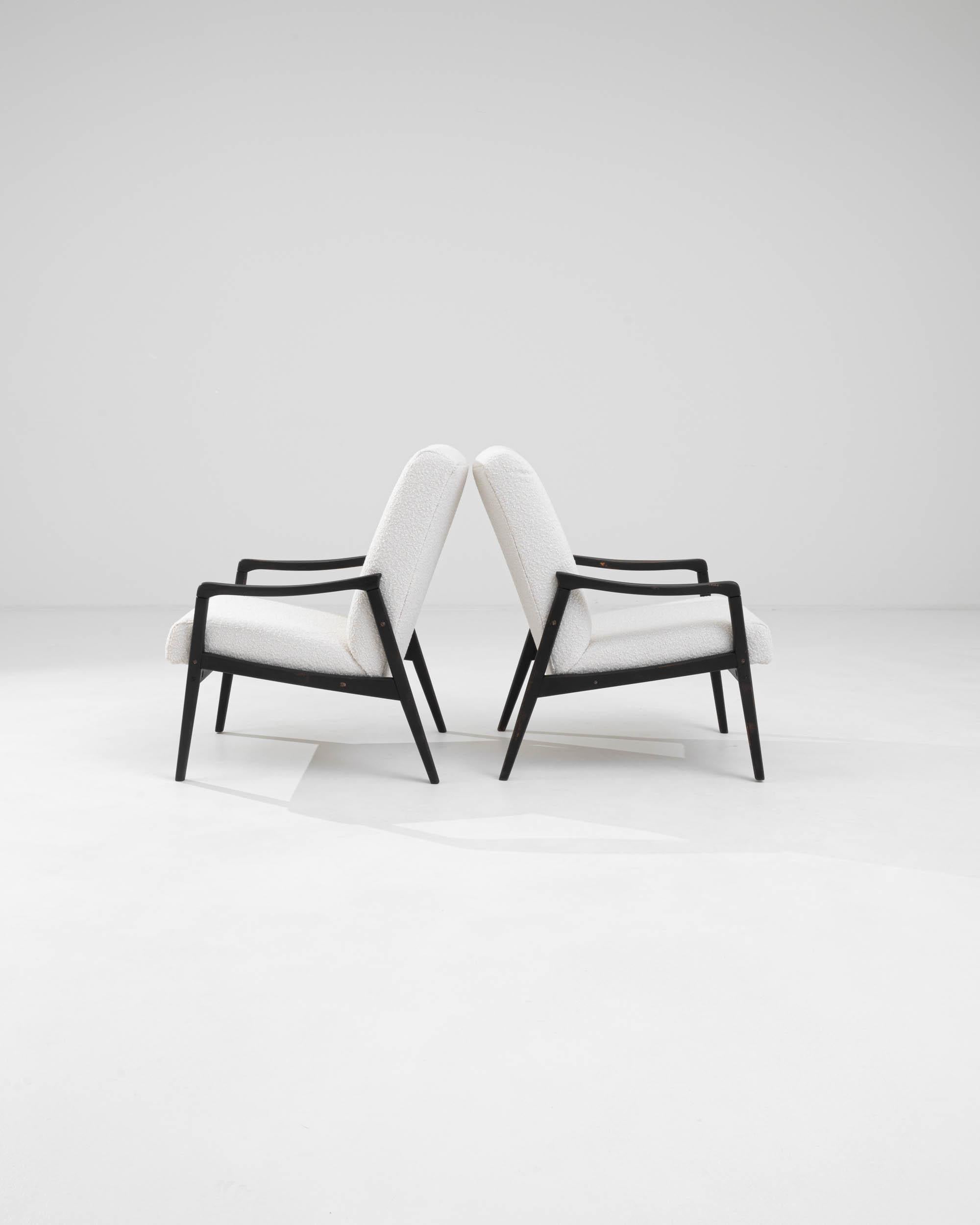 20ième siècle Paire de fauteuils tapissés tchèques des années 1960 en vente
