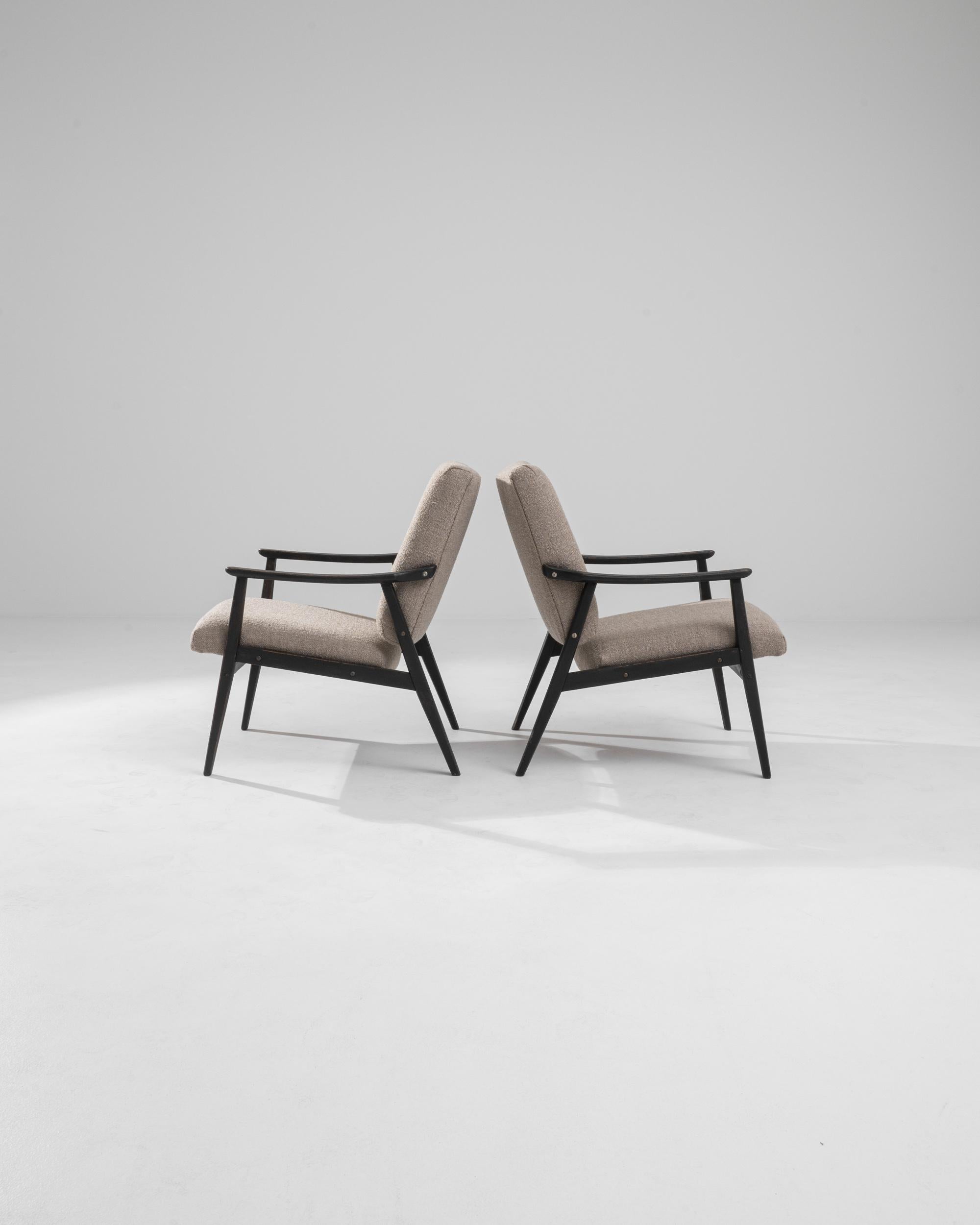 20ième siècle Paire de fauteuils tapissés tchèques des années 1960 en vente