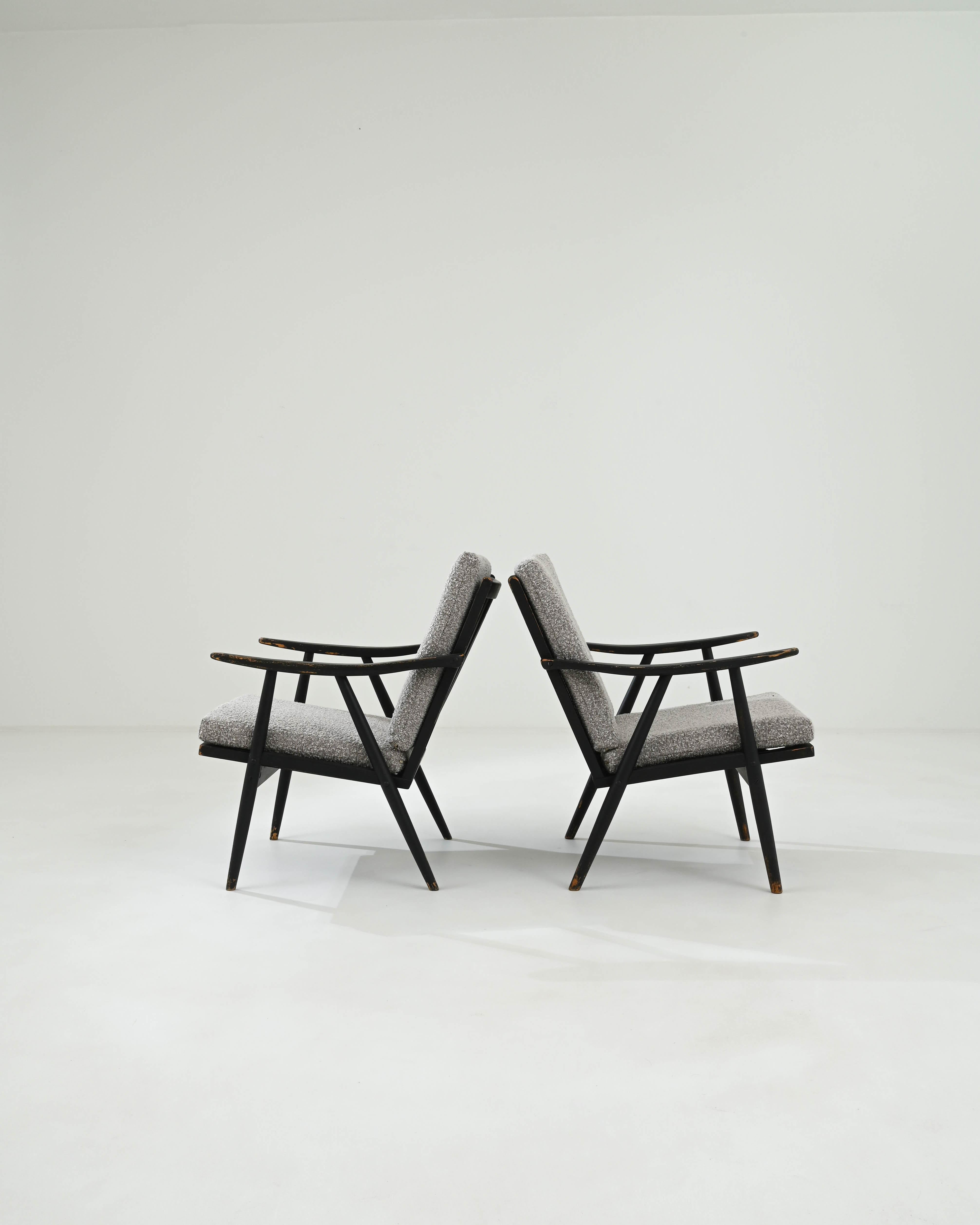 20ième siècle Paire de fauteuils tapissés tchèques des années 1960 en vente