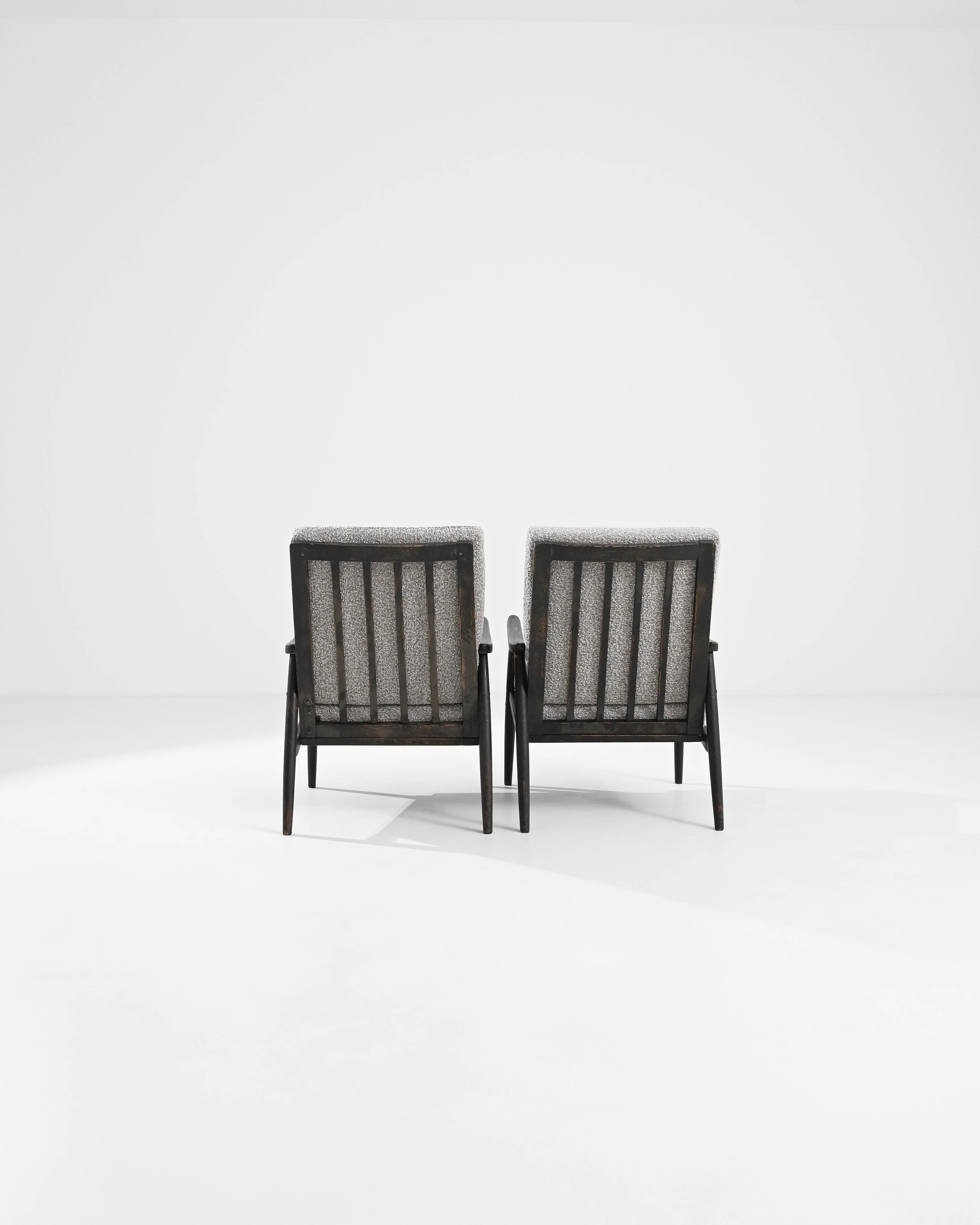 Tissu d'ameublement Paire de fauteuils tapissés tchèques des années 1960 en vente