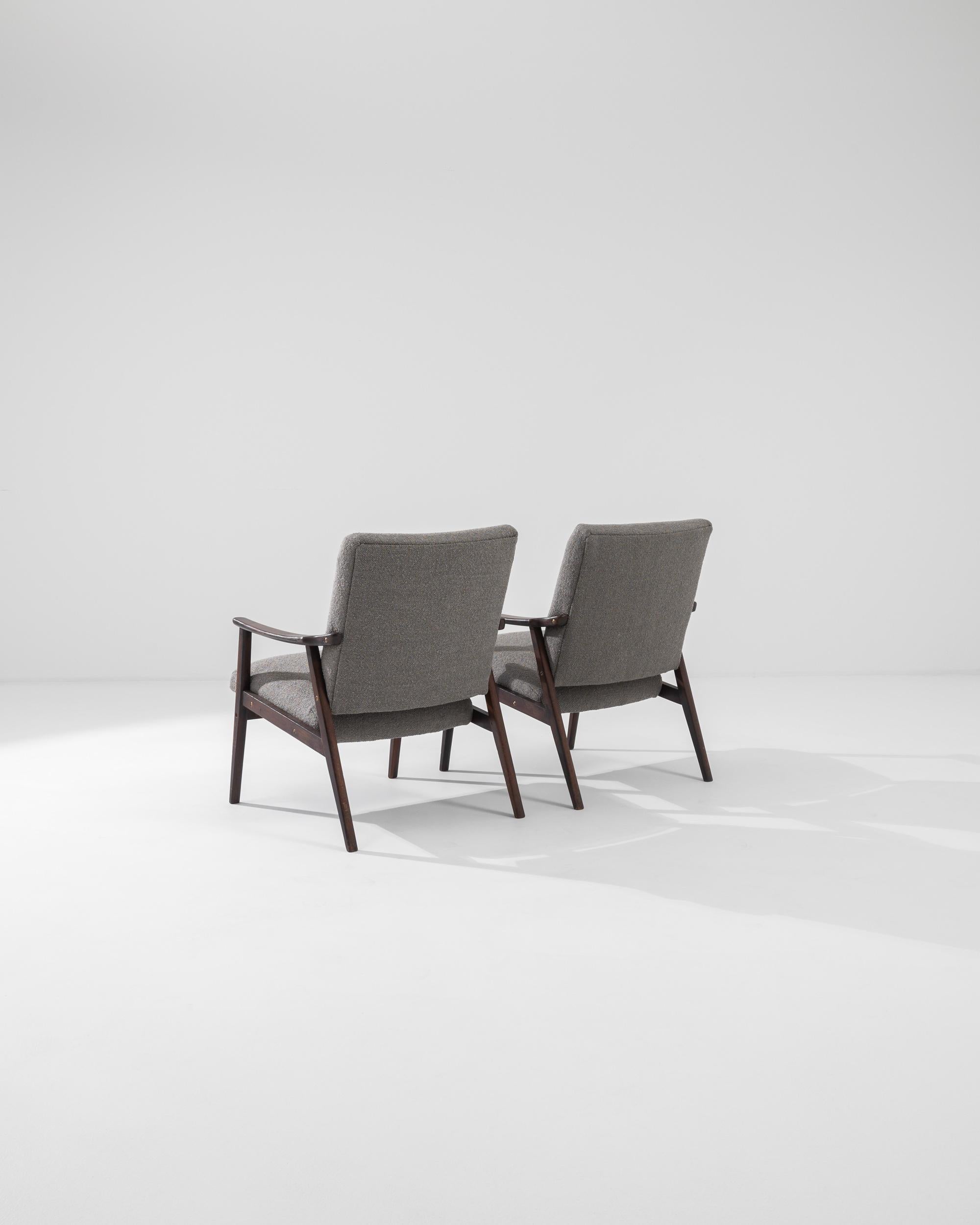 Tissu d'ameublement Paire de fauteuils tapissés tchèques des années 1960 en vente