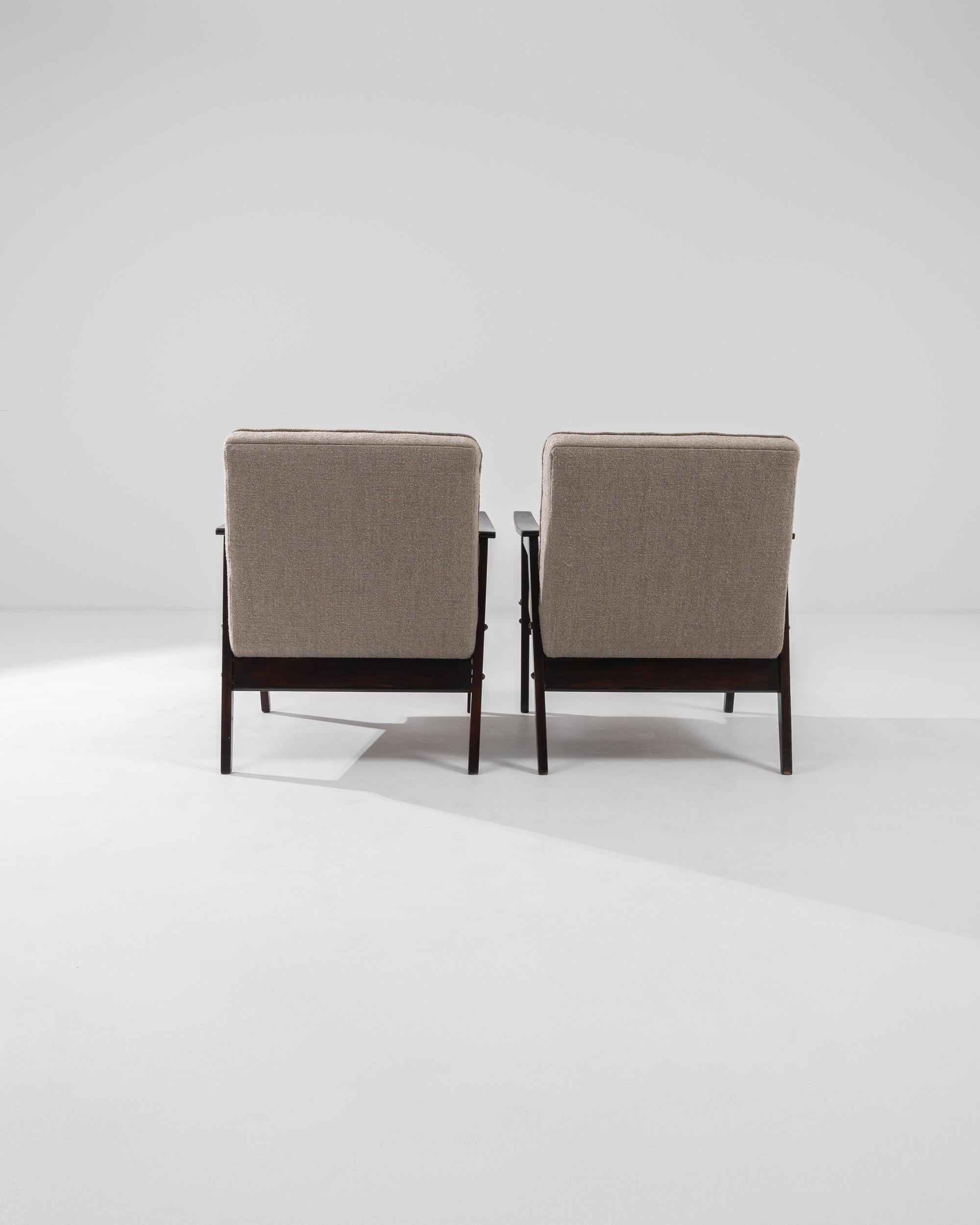 Tissu d'ameublement Paire de fauteuils tapissés tchèques des années 1960 en vente