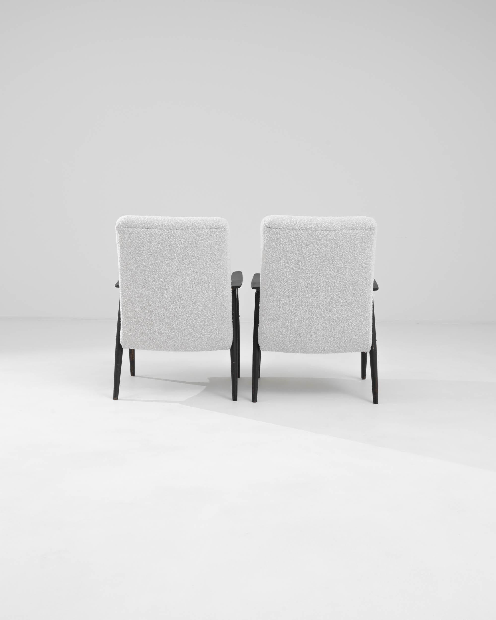Tissu d'ameublement Paire de fauteuils tapissés tchèques des années 1960 en vente