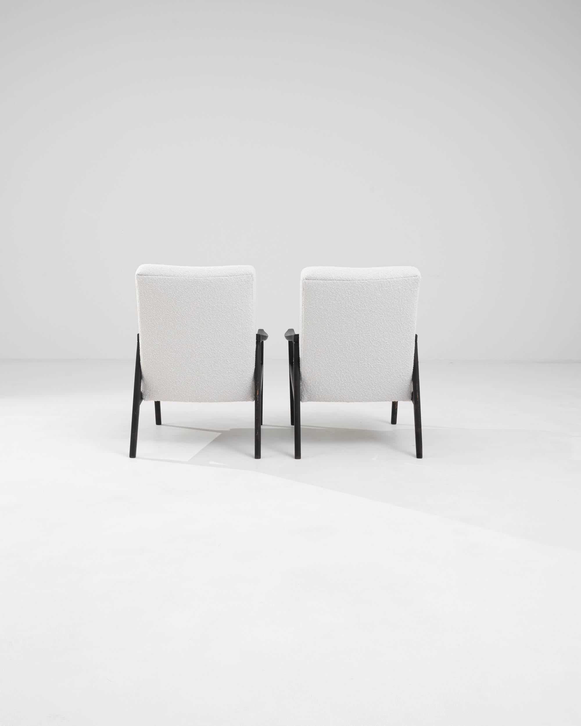 Tissu d'ameublement Paire de fauteuils tapissés tchèques des années 1960 en vente