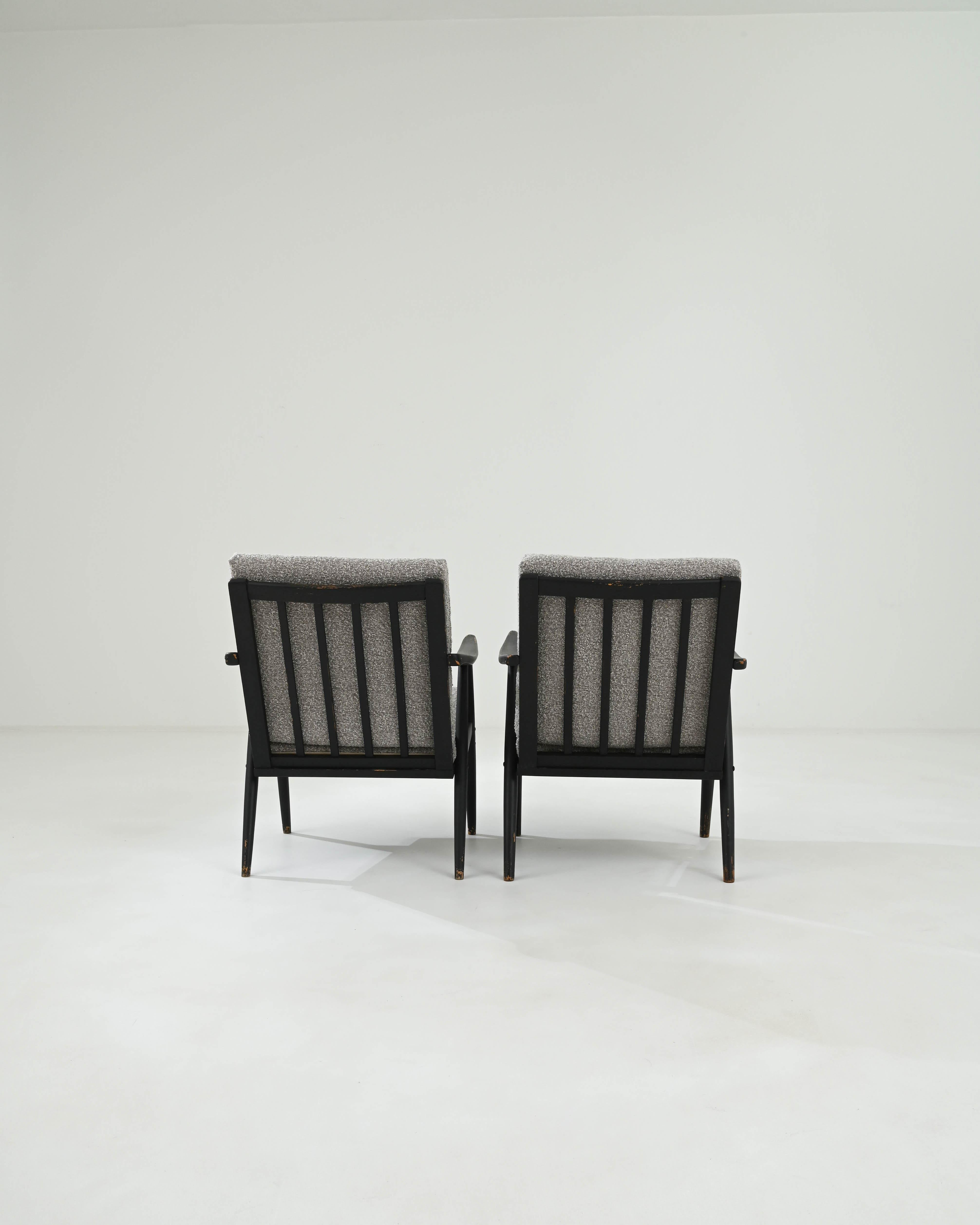Tissu d'ameublement Paire de fauteuils tapissés tchèques des années 1960 en vente