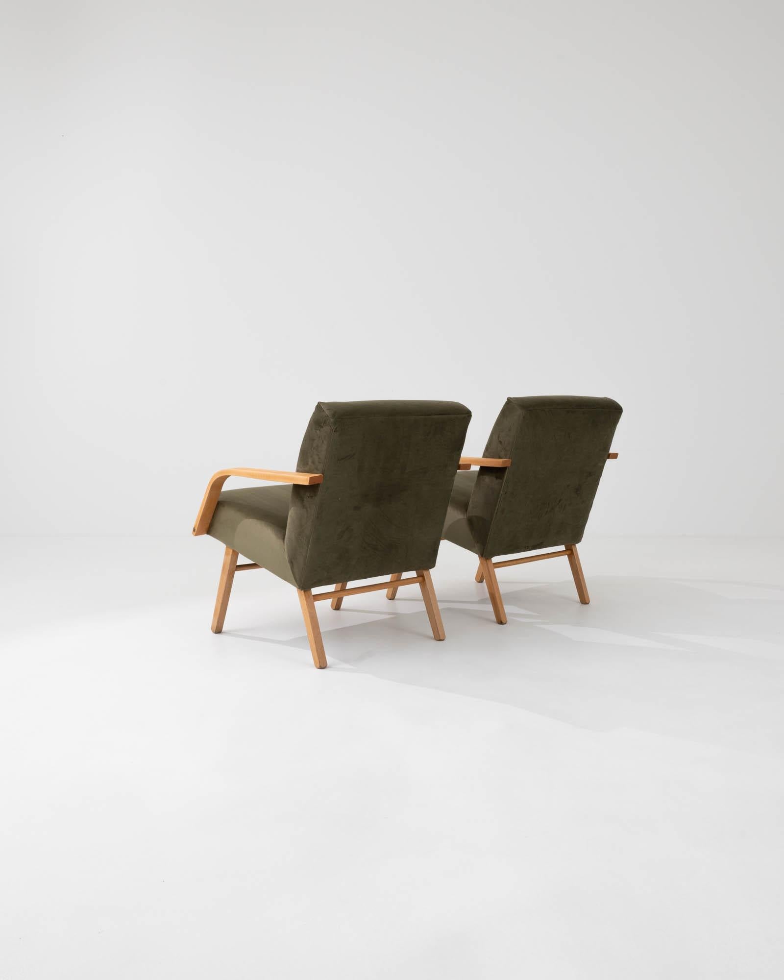 Tissu d'ameublement Paire de fauteuils tapissés tchèques des années 1960 en vente
