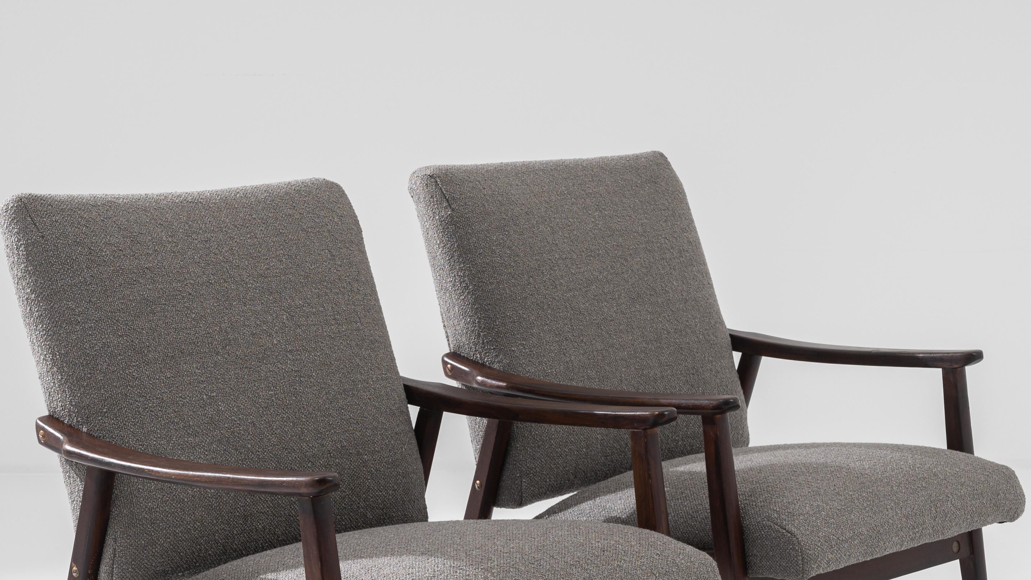 Paire de fauteuils tapissés tchèques des années 1960 en vente 3