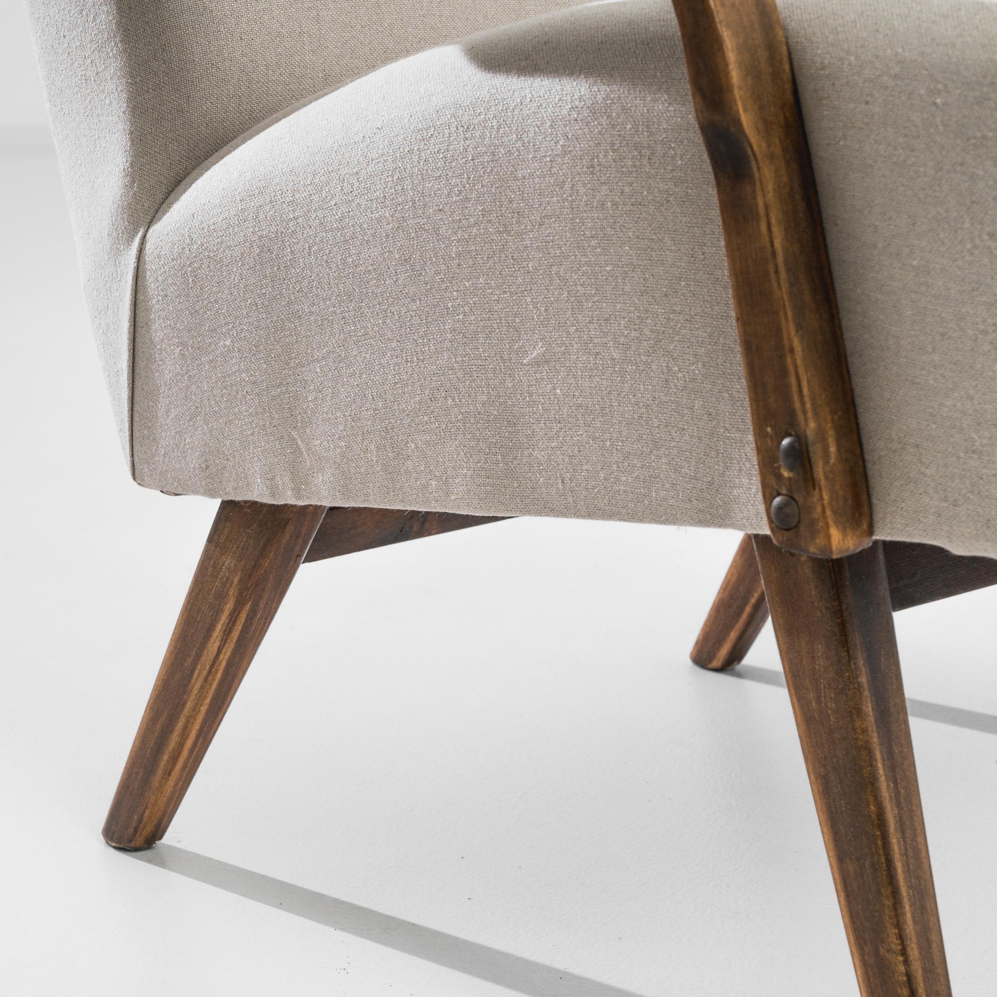 Paire de fauteuils tapissés tchèques des années 1960 par J. Halabala Bon état - En vente à High Point, NC