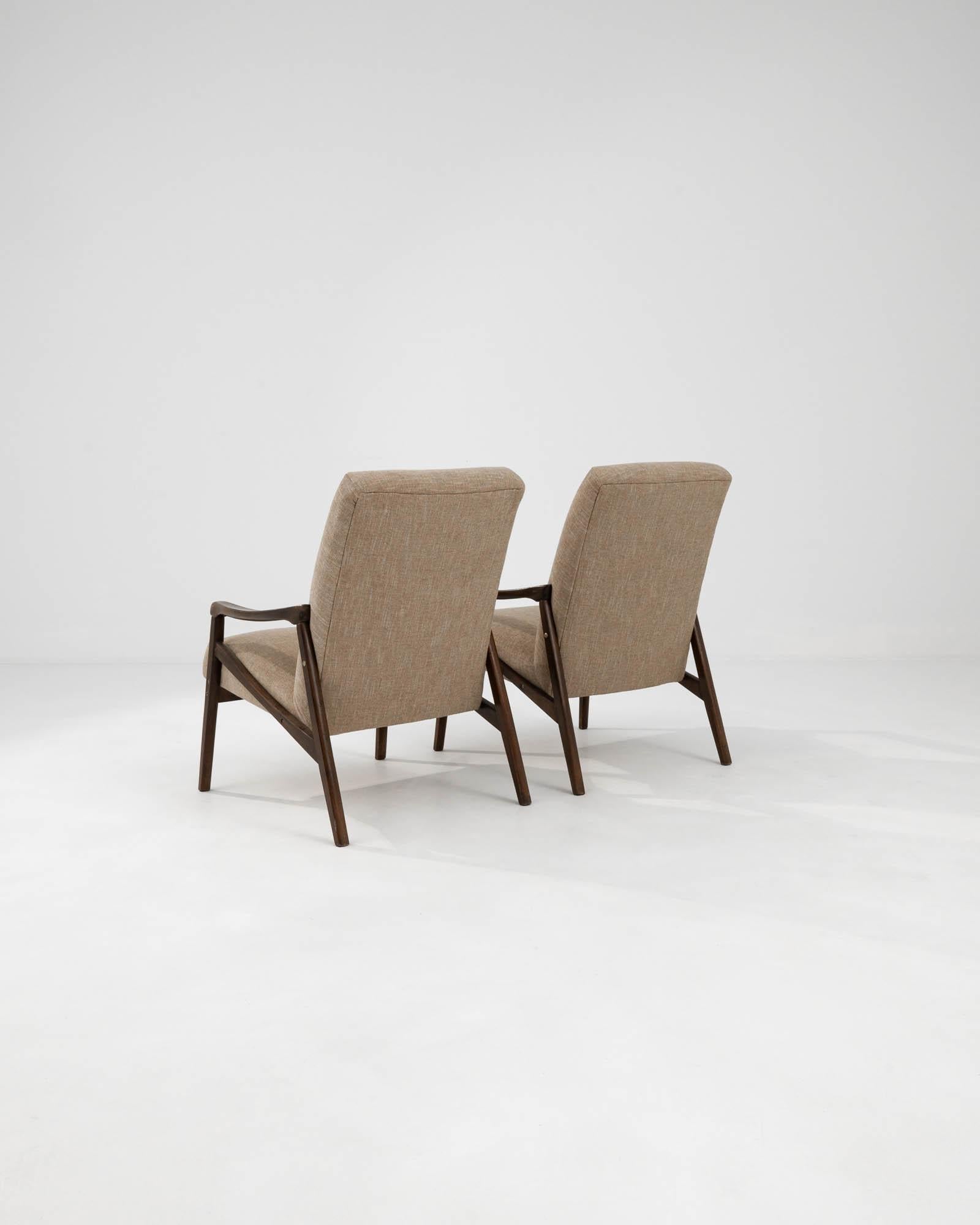 Tissu d'ameublement Paire de fauteuils tchèques rembourrés des années 1960 par Jiri Jiroutek en vente