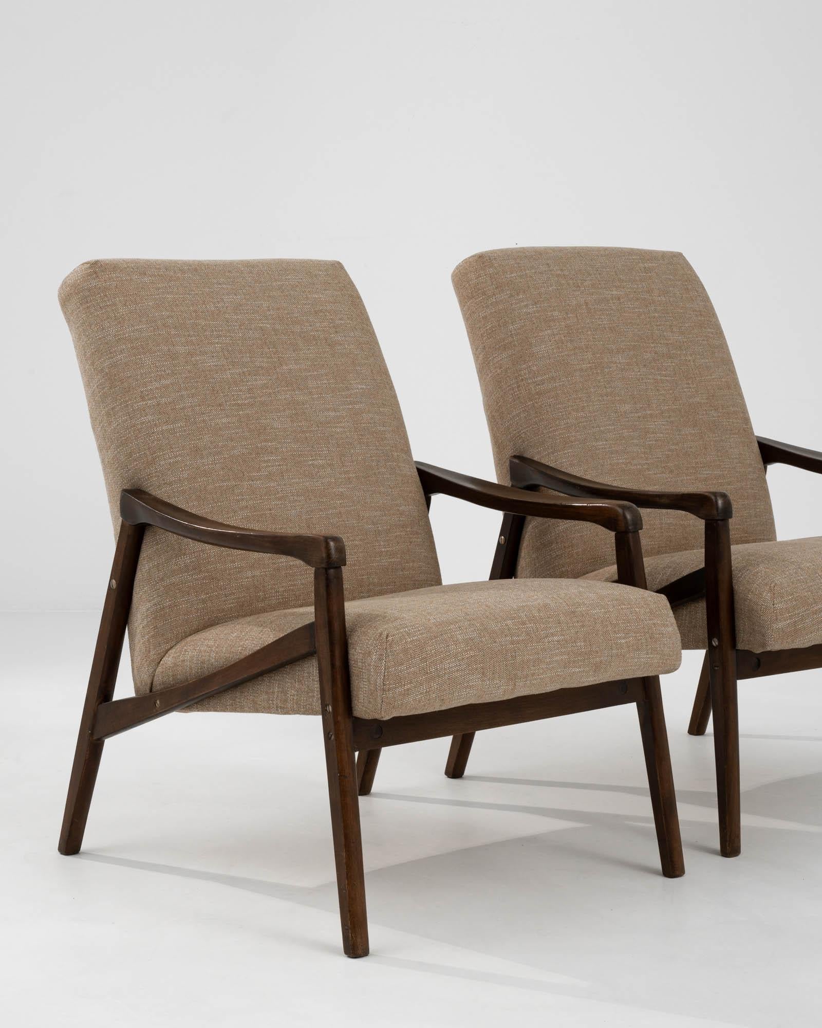 Paire de fauteuils tchèques rembourrés des années 1960 par Jiri Jiroutek en vente 2