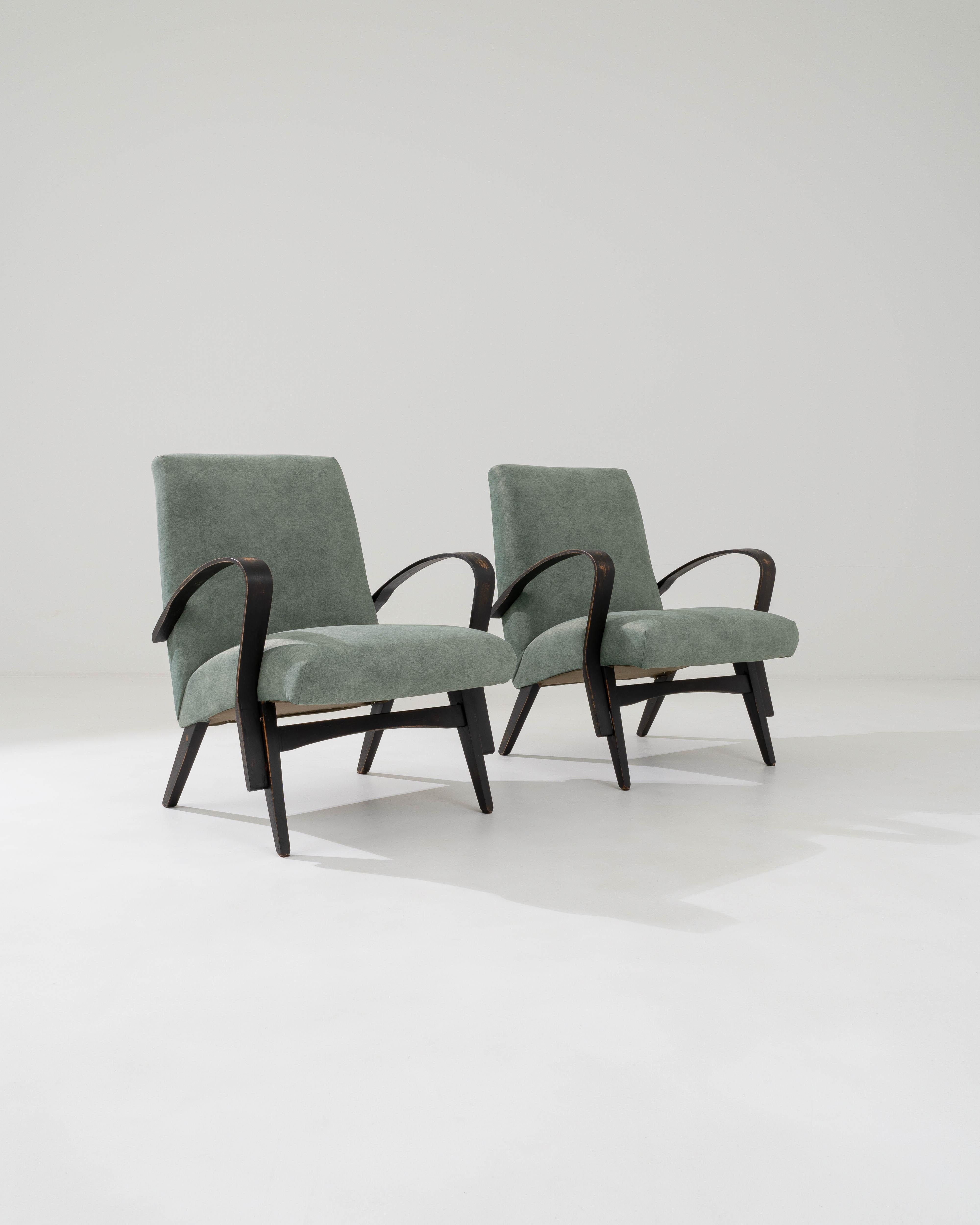 Characterized by the clean lines that define their minimalist silhouette, these armchairs were crafted by the iconic Czech brand in the 1960s. The smooth, contoured surfaces of the bentwood arms engage in a captivating dialogue with the artistically