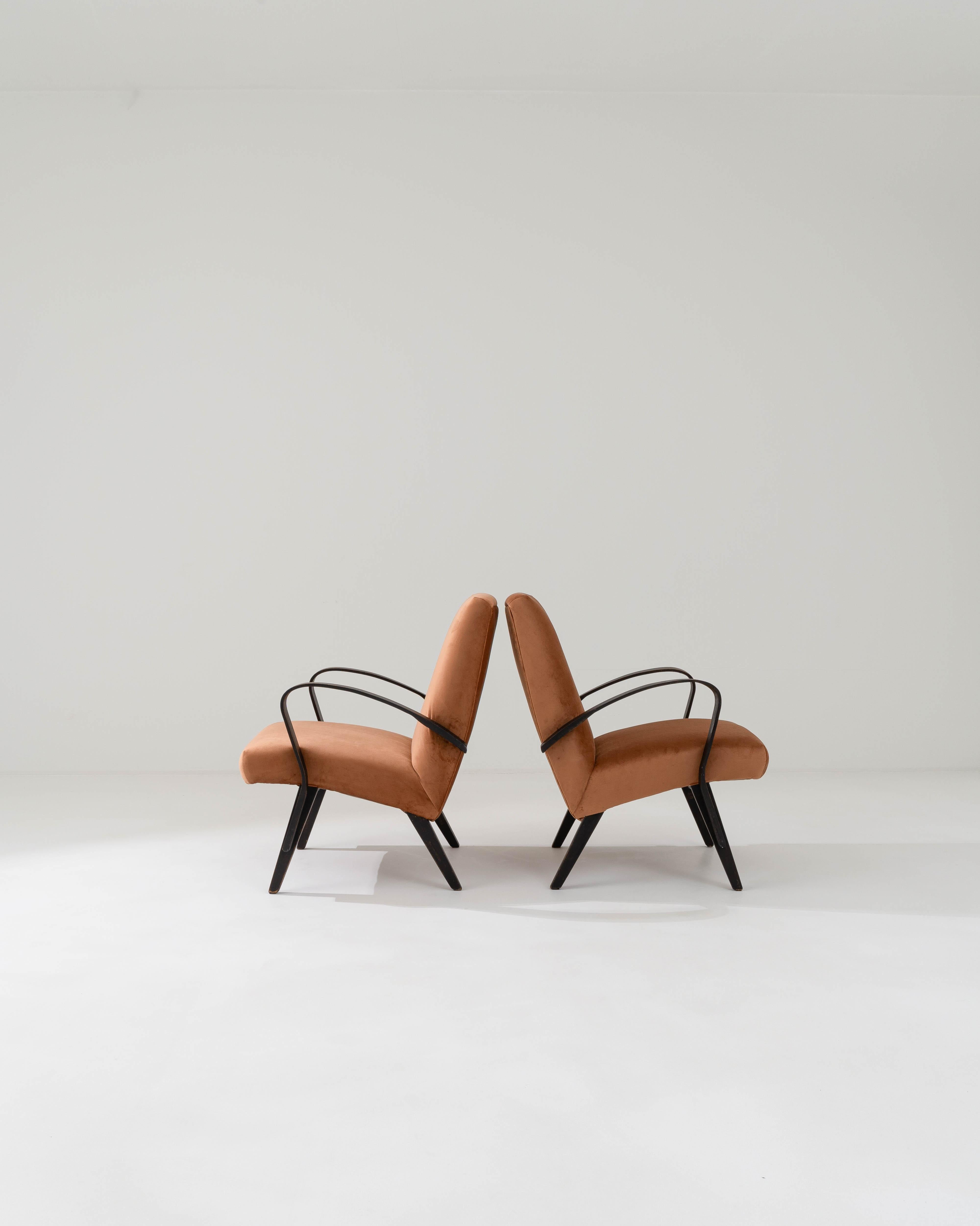 Mid-Century Modern Paire de fauteuils tapissés tchèques des années 1960 par Tatra en vente