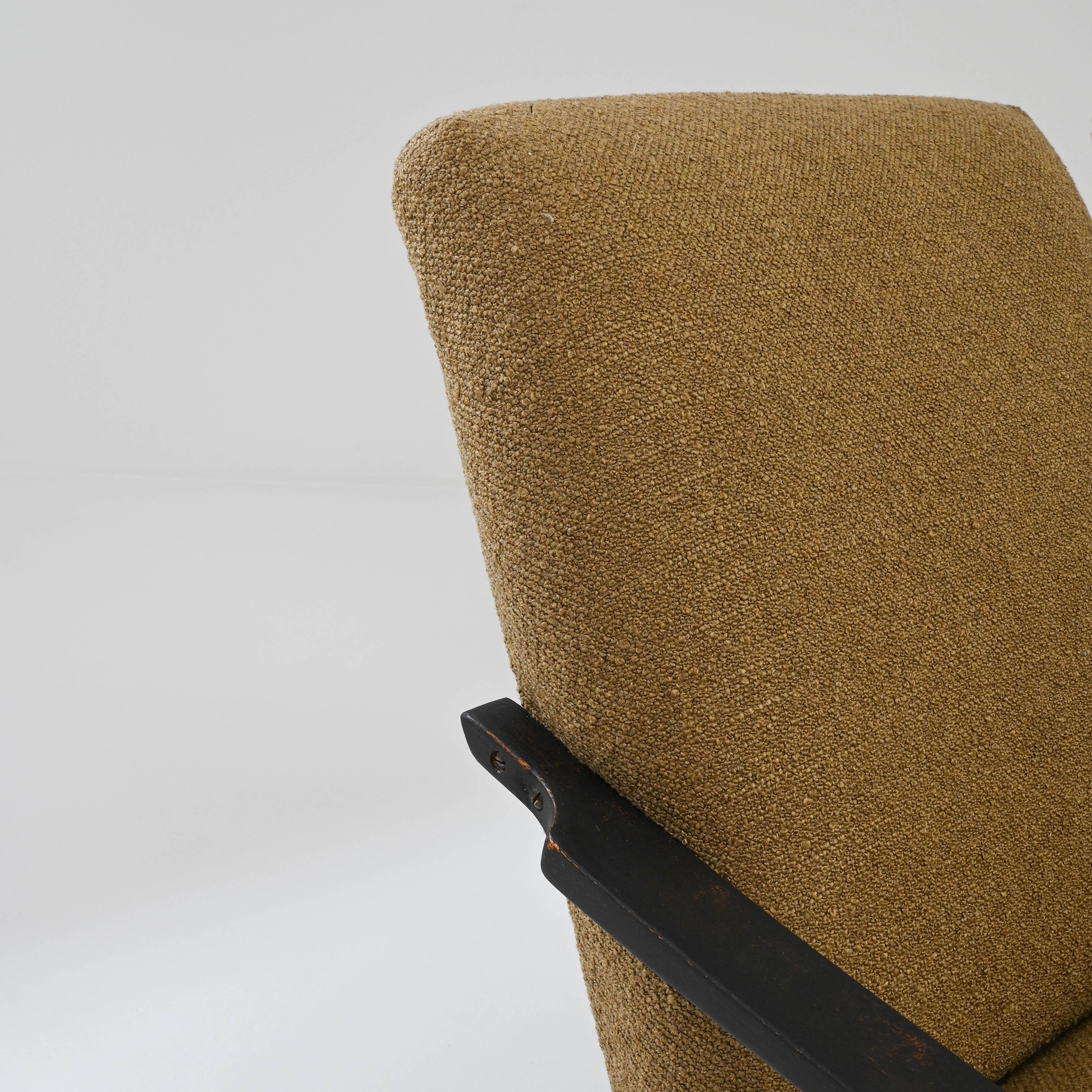 Paire de fauteuils tapissés tchèques des années 1960 par TON en vente 5
