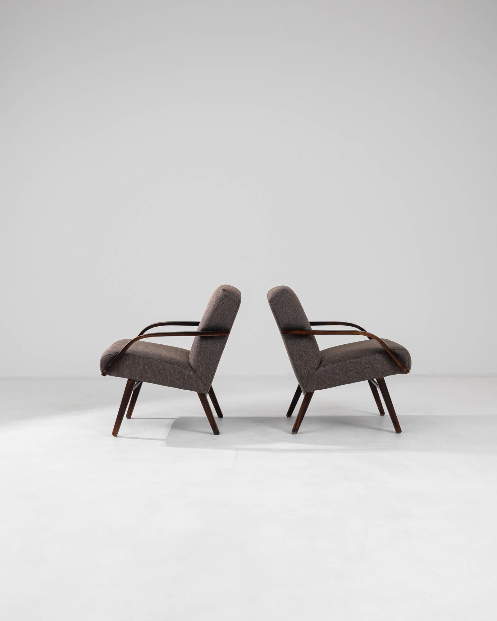 20ième siècle 1960s Czech Upholstered Armchairs By TON, a Pair en vente