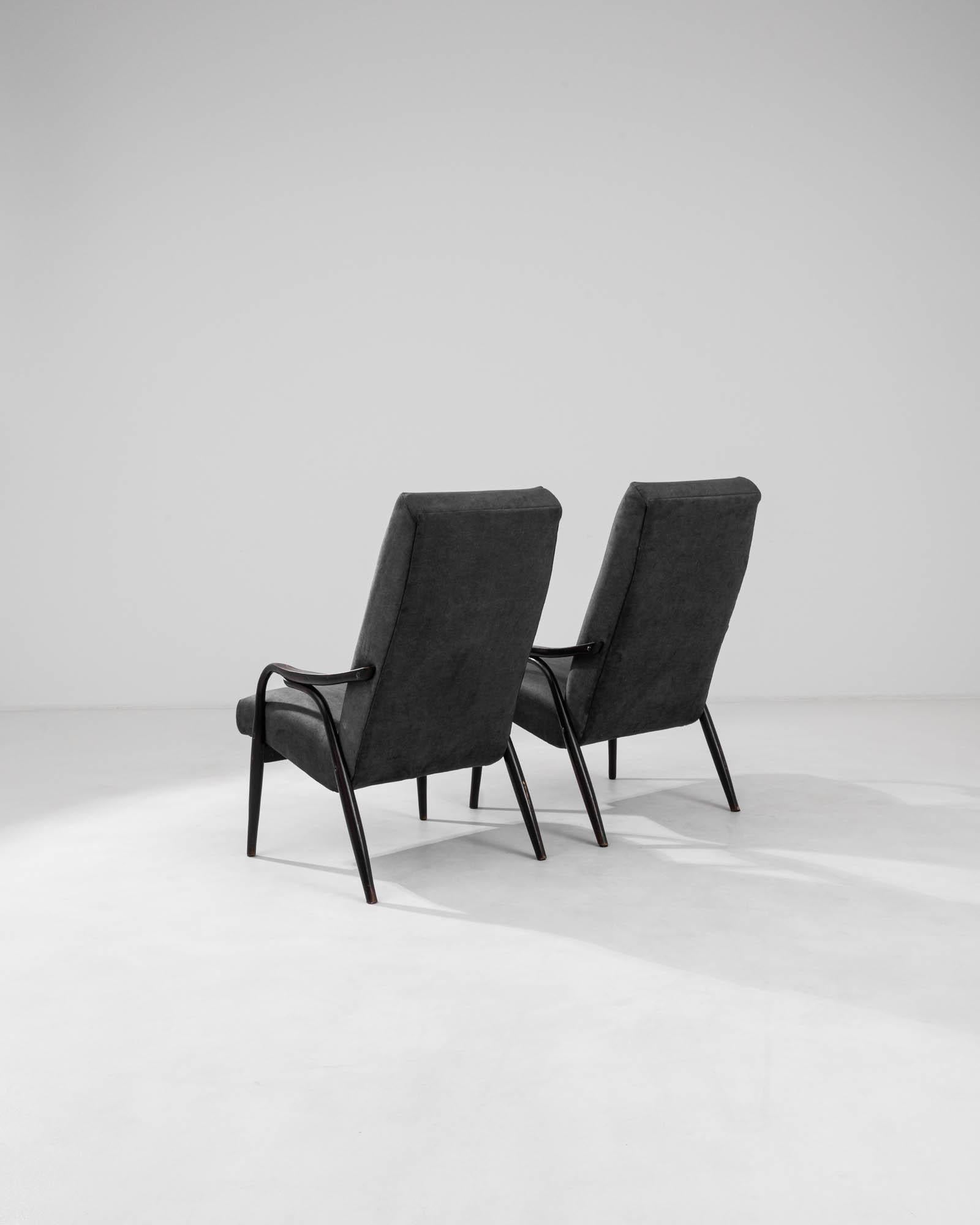 Tissu d'ameublement 1960s Czech Upholstered Armchairs By TON, a Pair en vente