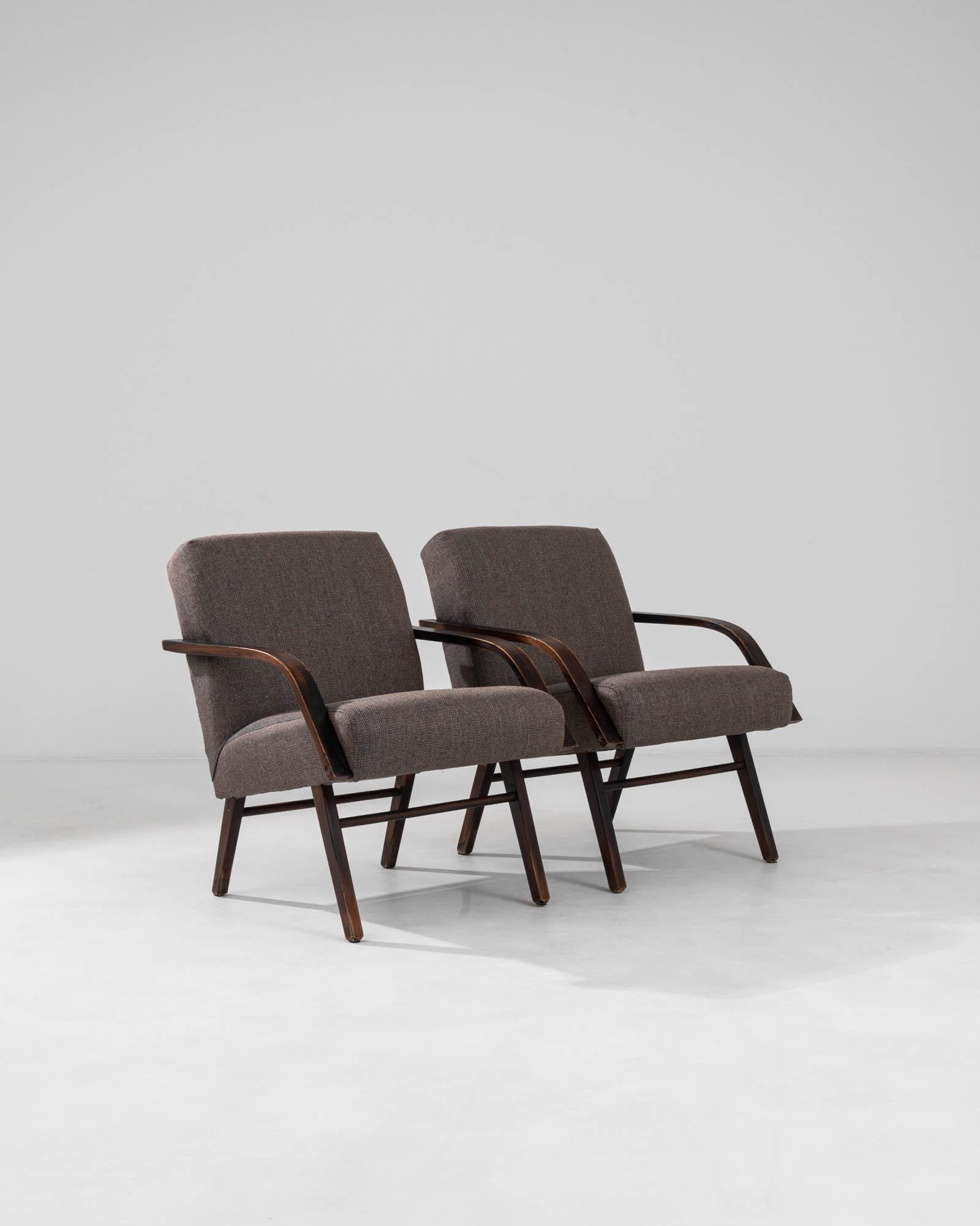 1960s Czech Upholstered Armchairs By TON, a Pair en vente 3