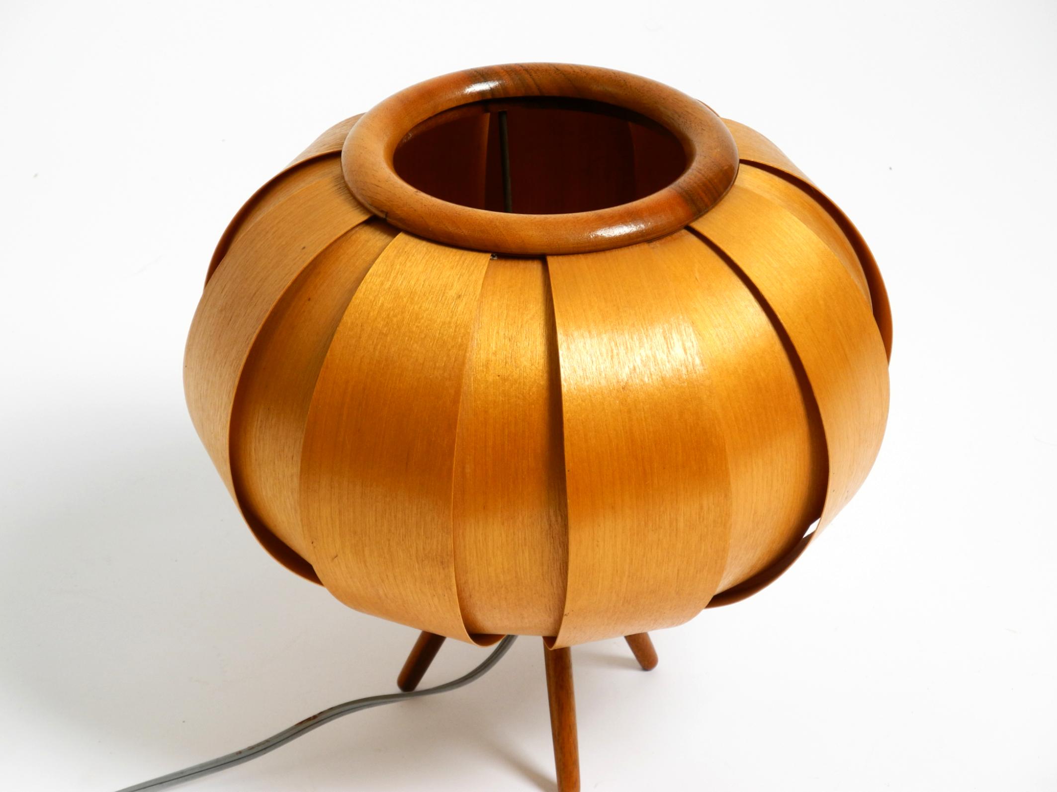 Lámpara trípode checa de chapa de madera de los años 60, de Stanislav Kučera para ÚLUV Checo en venta