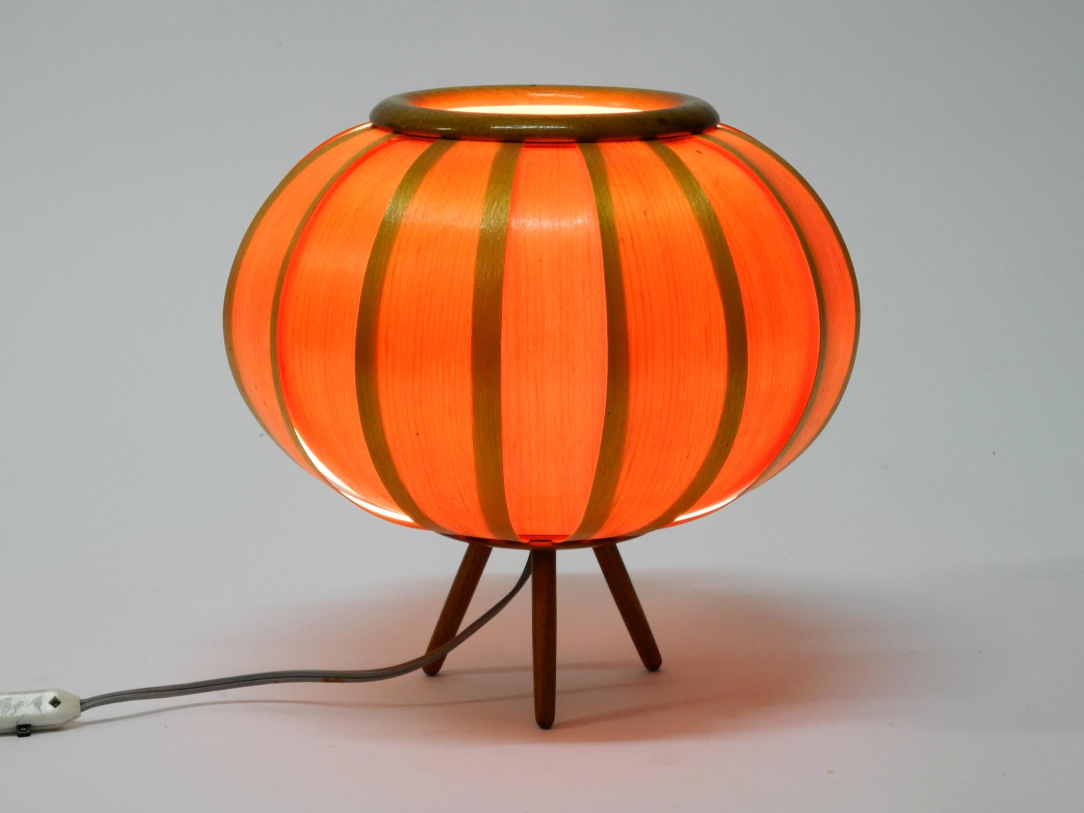 Lámpara trípode checa de chapa de madera de los años 60, de Stanislav Kučera para ÚLUV Abedul en venta