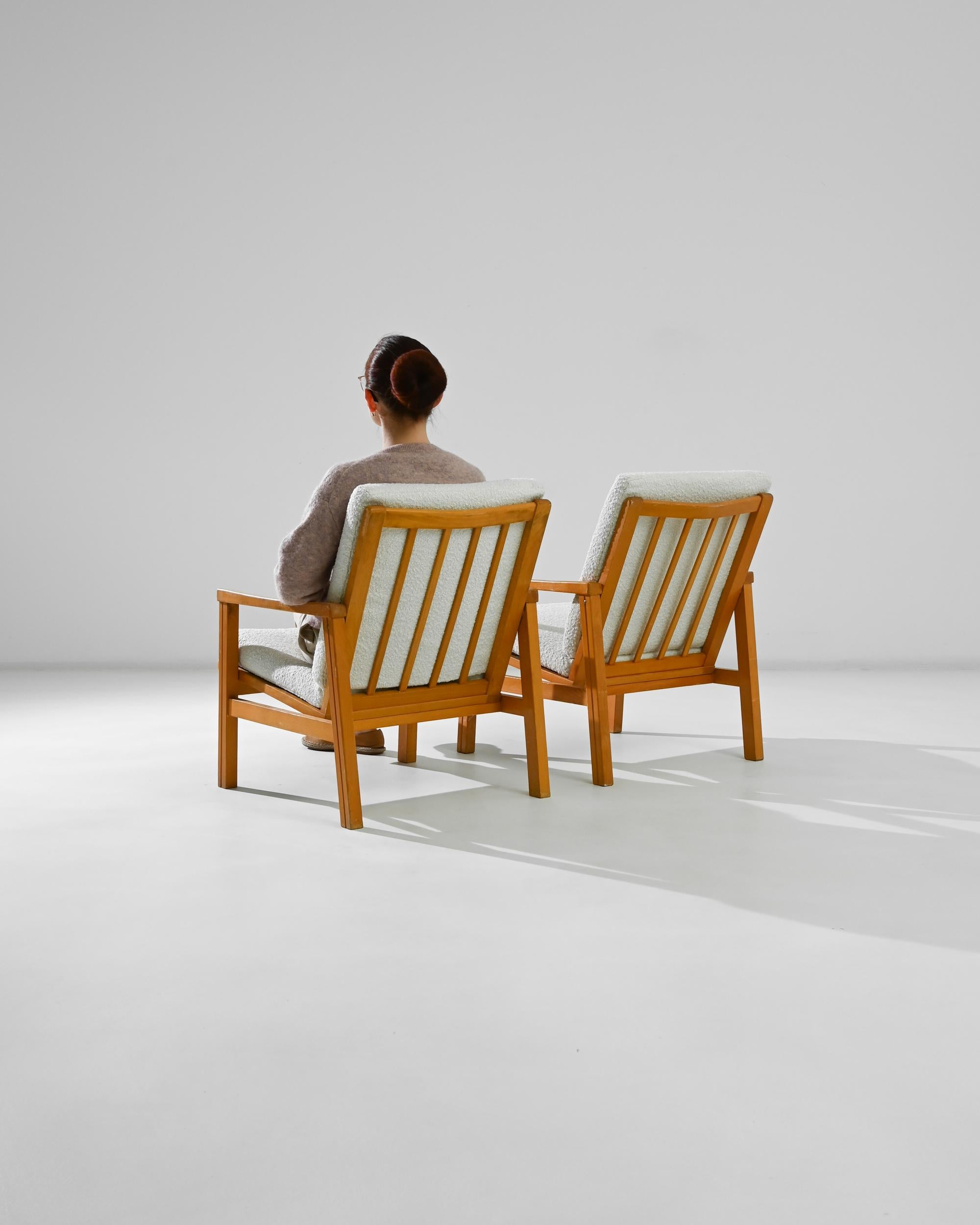Tchèque Paire de fauteuils en bois tchèques des années 1960 en vente