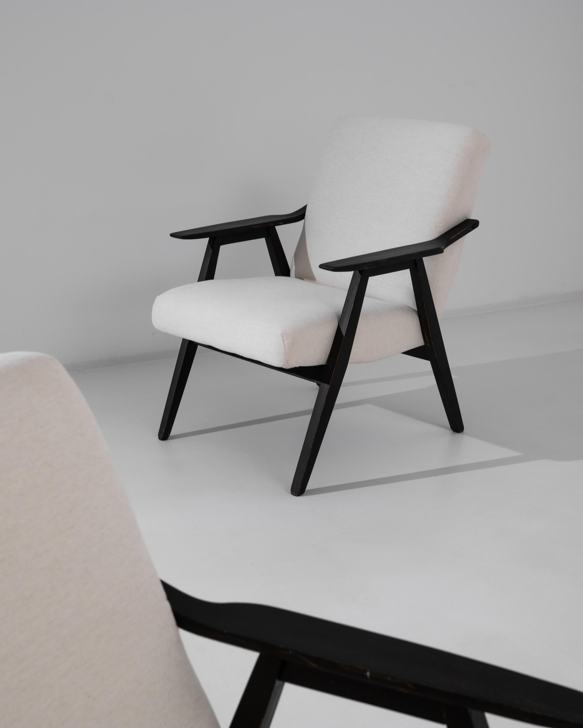 Paire de fauteuils en bois tchèques des années 1960 Bon état - En vente à High Point, NC