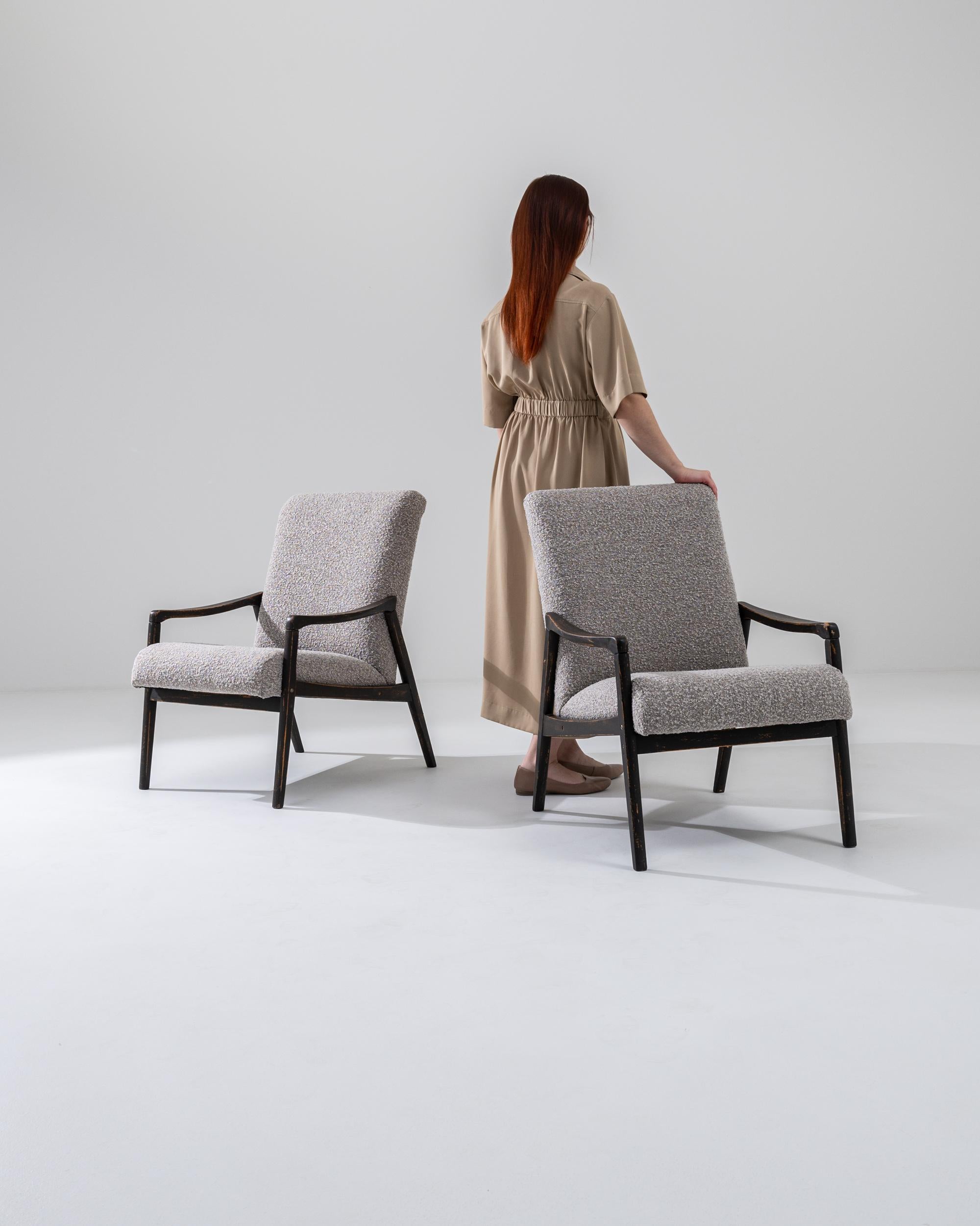 Mid-Century Modern Paire de fauteuils tchèques tapissés en bois des années 1960 par J. Halabala en vente