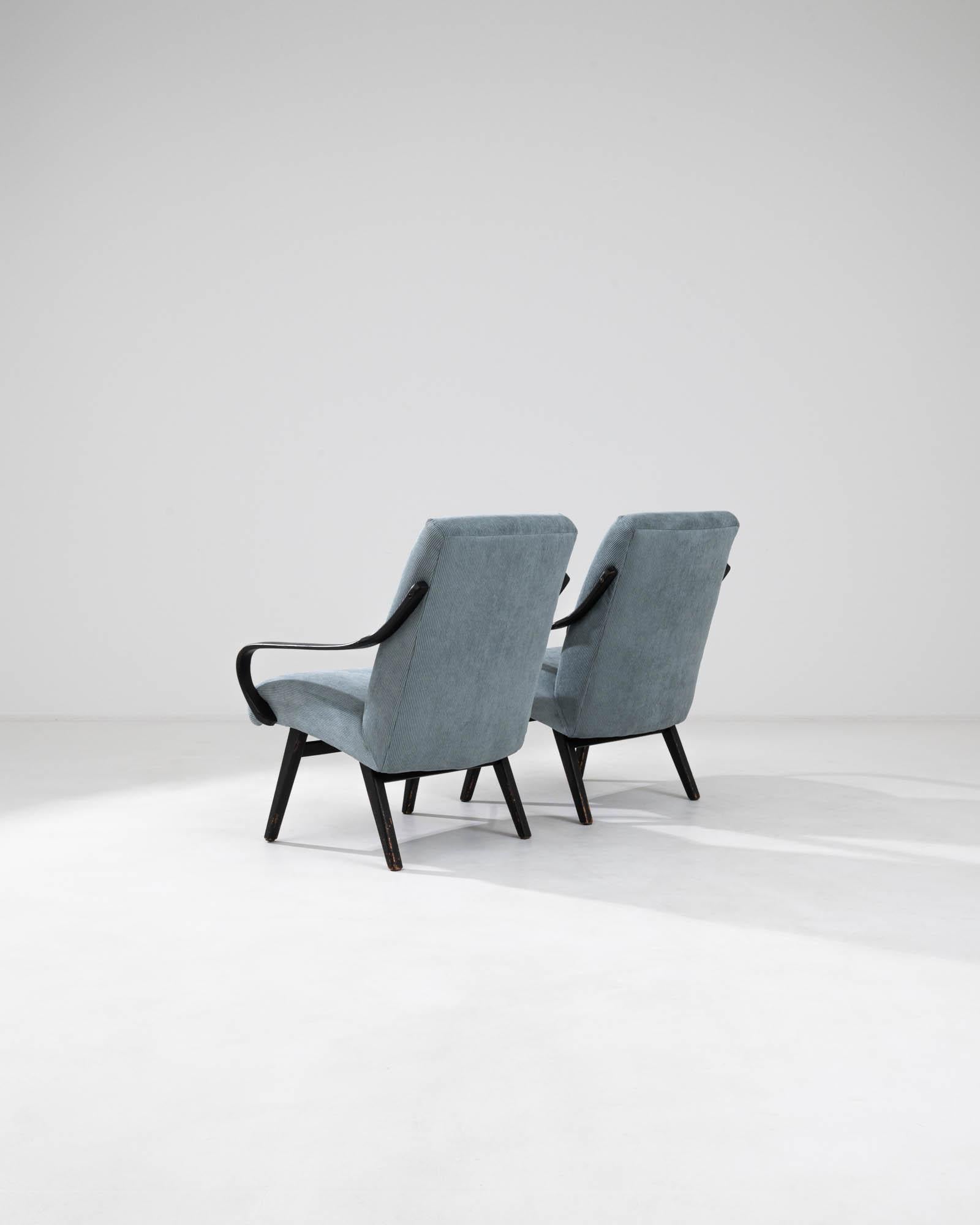 20ième siècle 1960 Czechia Upholstered Armchairs By TON, a Pair en vente