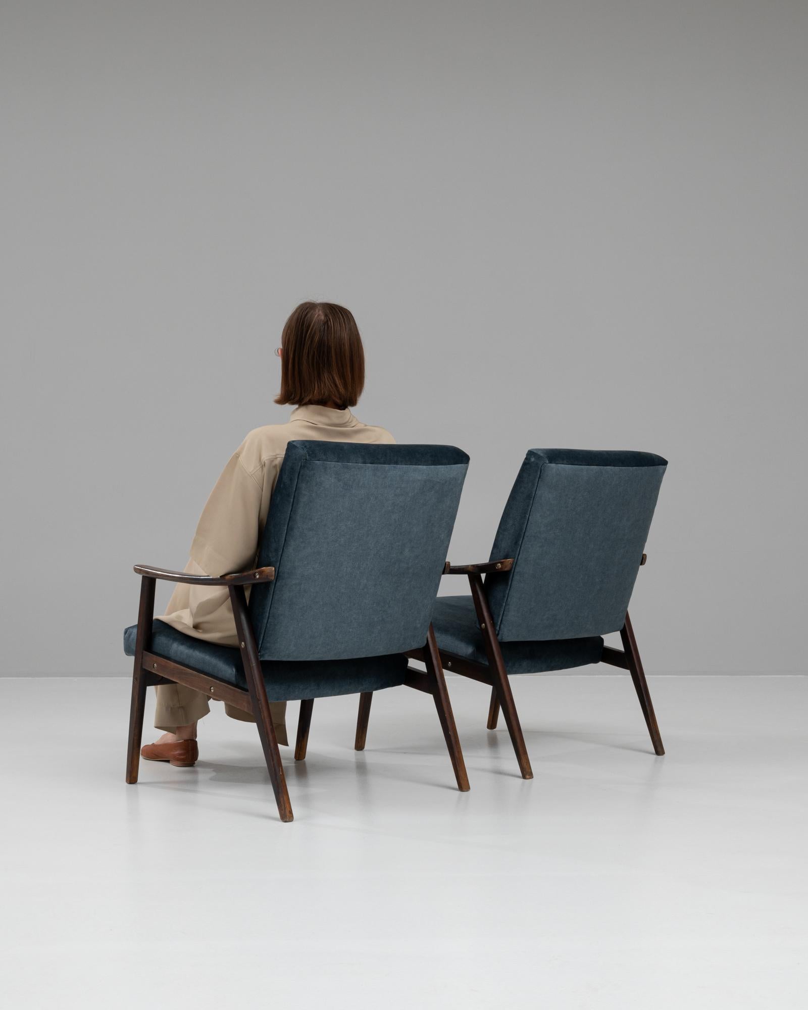 Paire de fauteuils en bois tchèques des années 1960 en vente 1