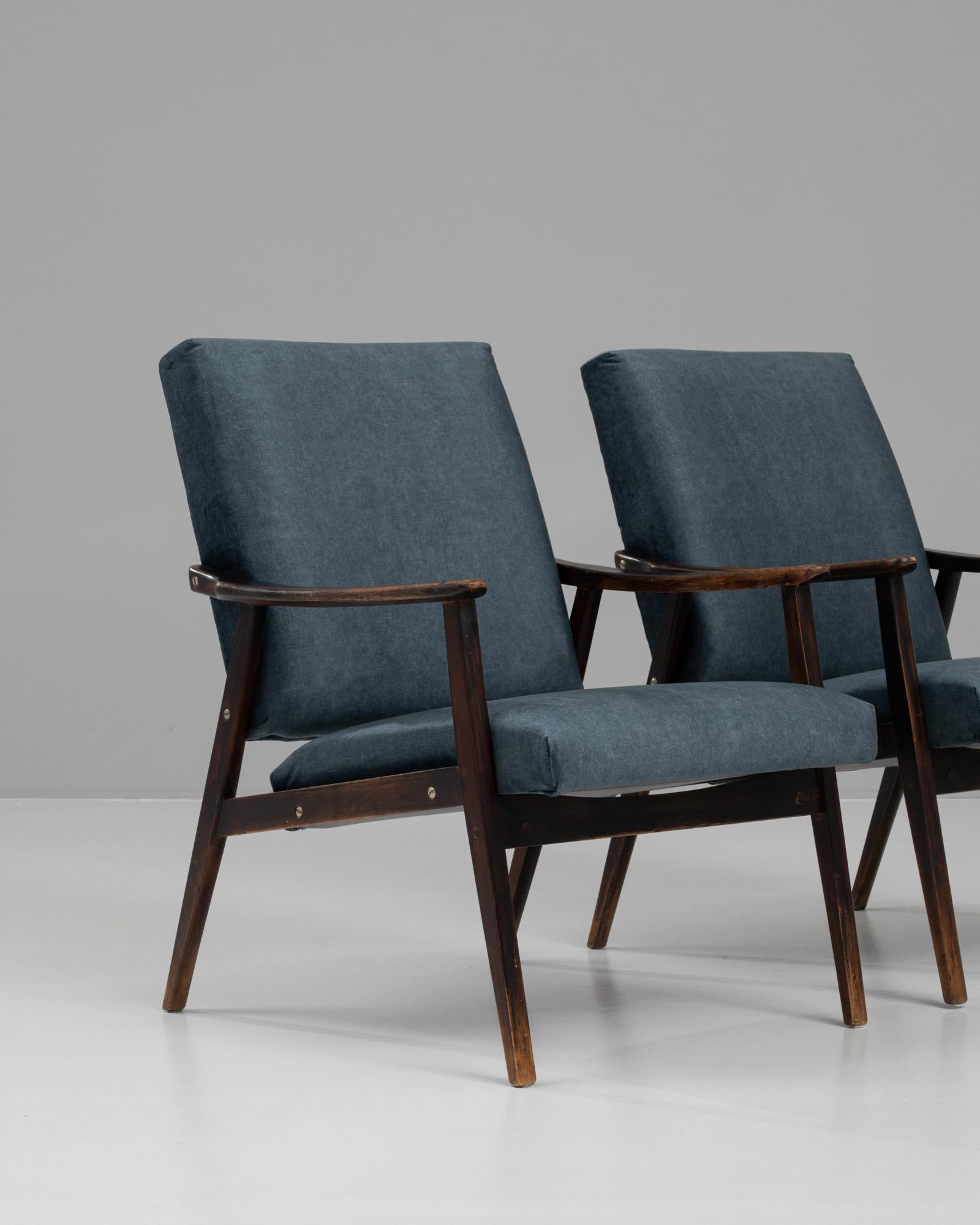Paire de fauteuils en bois tchèques des années 1960 en vente 3