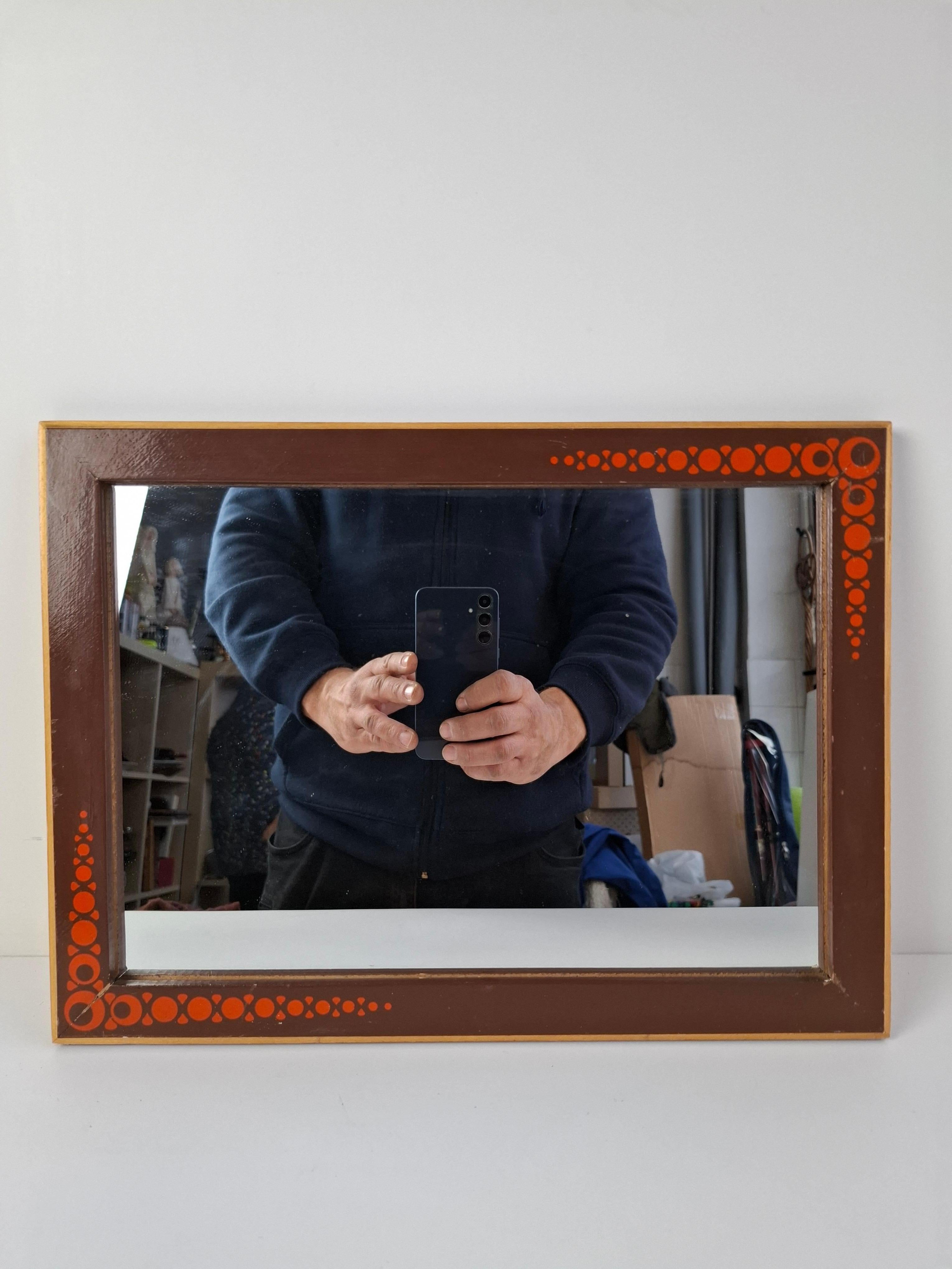 Mid-Century Modern Miroir en bois tchécoslovaque du milieu du siècle 1960 avec cadre graphique en vente