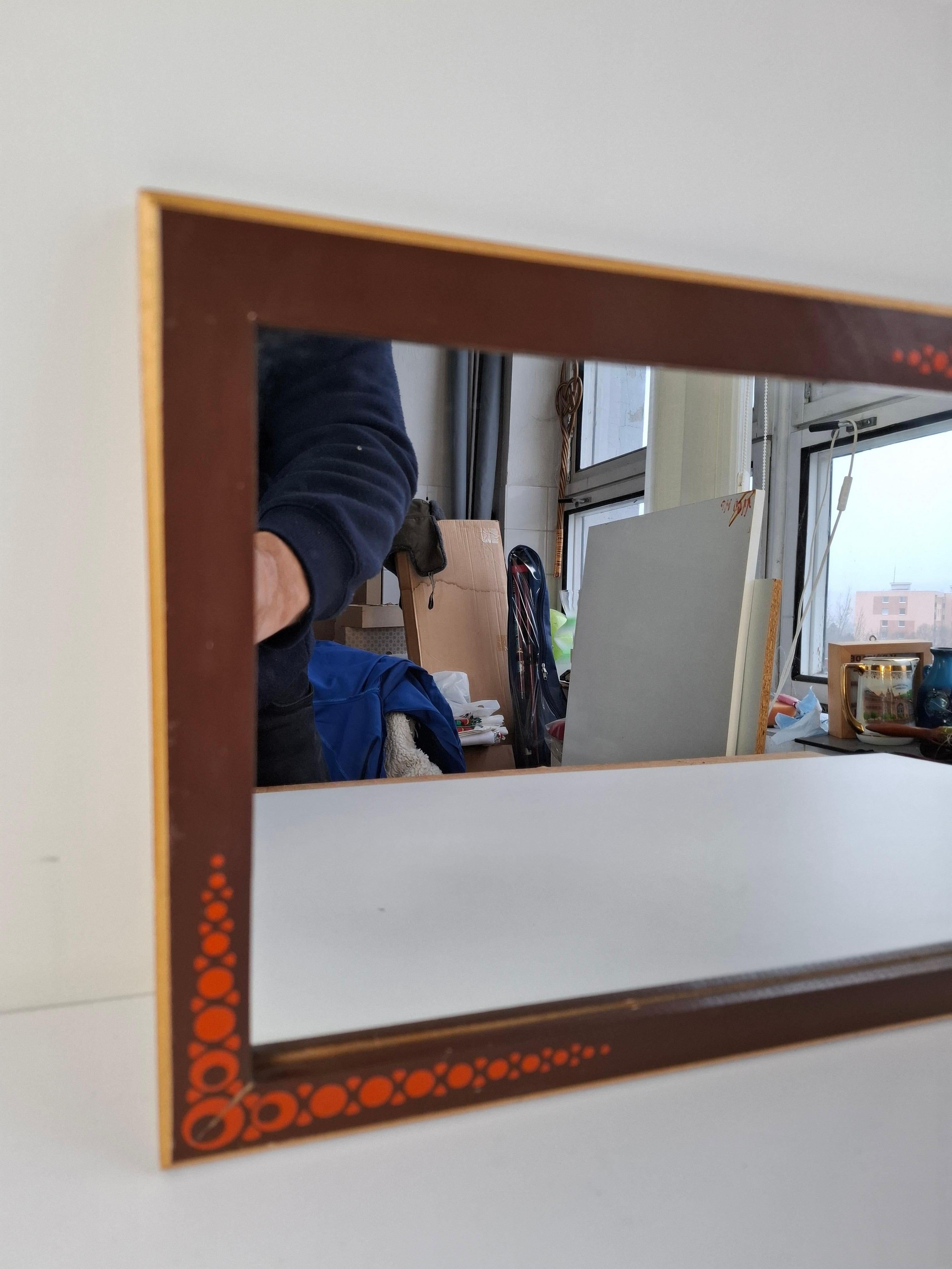 Tchèque Miroir en bois tchécoslovaque du milieu du siècle 1960 avec cadre graphique en vente