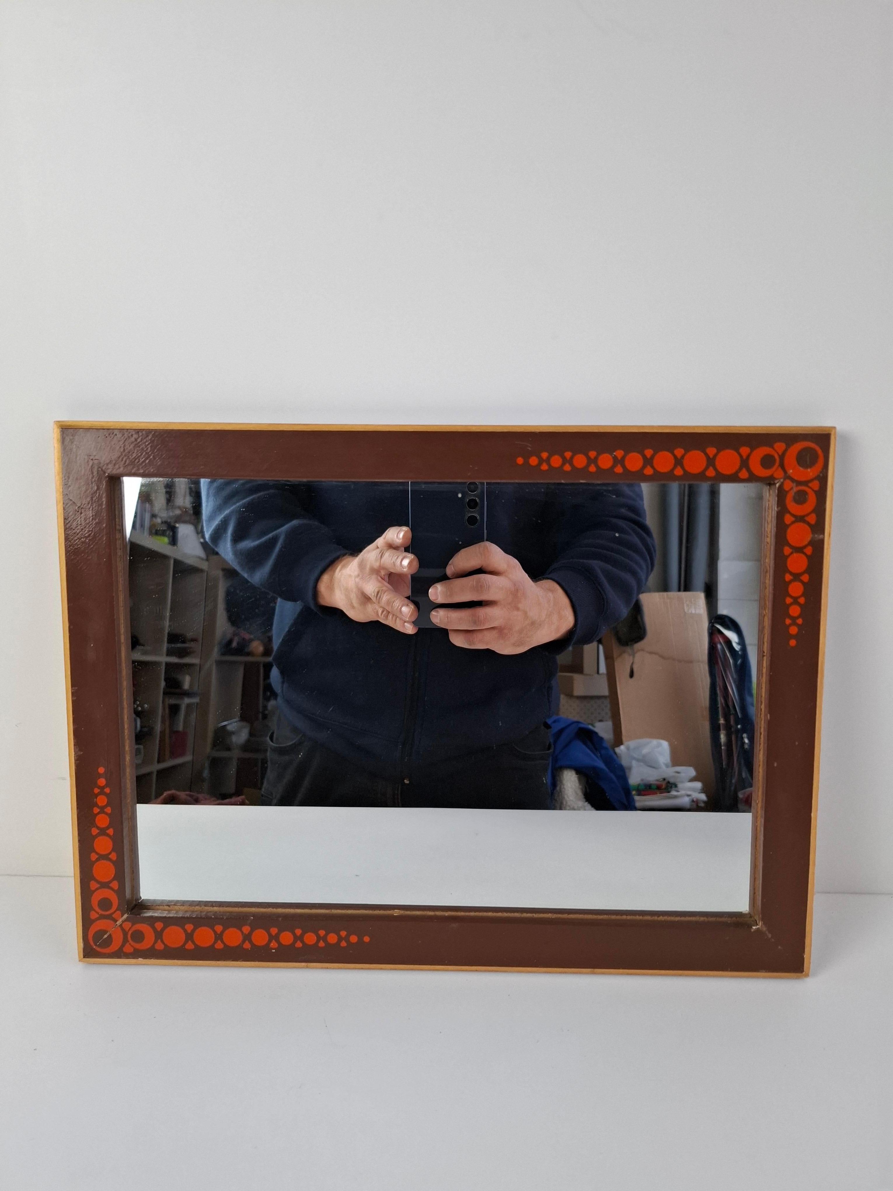 Milieu du XXe siècle Miroir en bois tchécoslovaque du milieu du siècle 1960 avec cadre graphique en vente