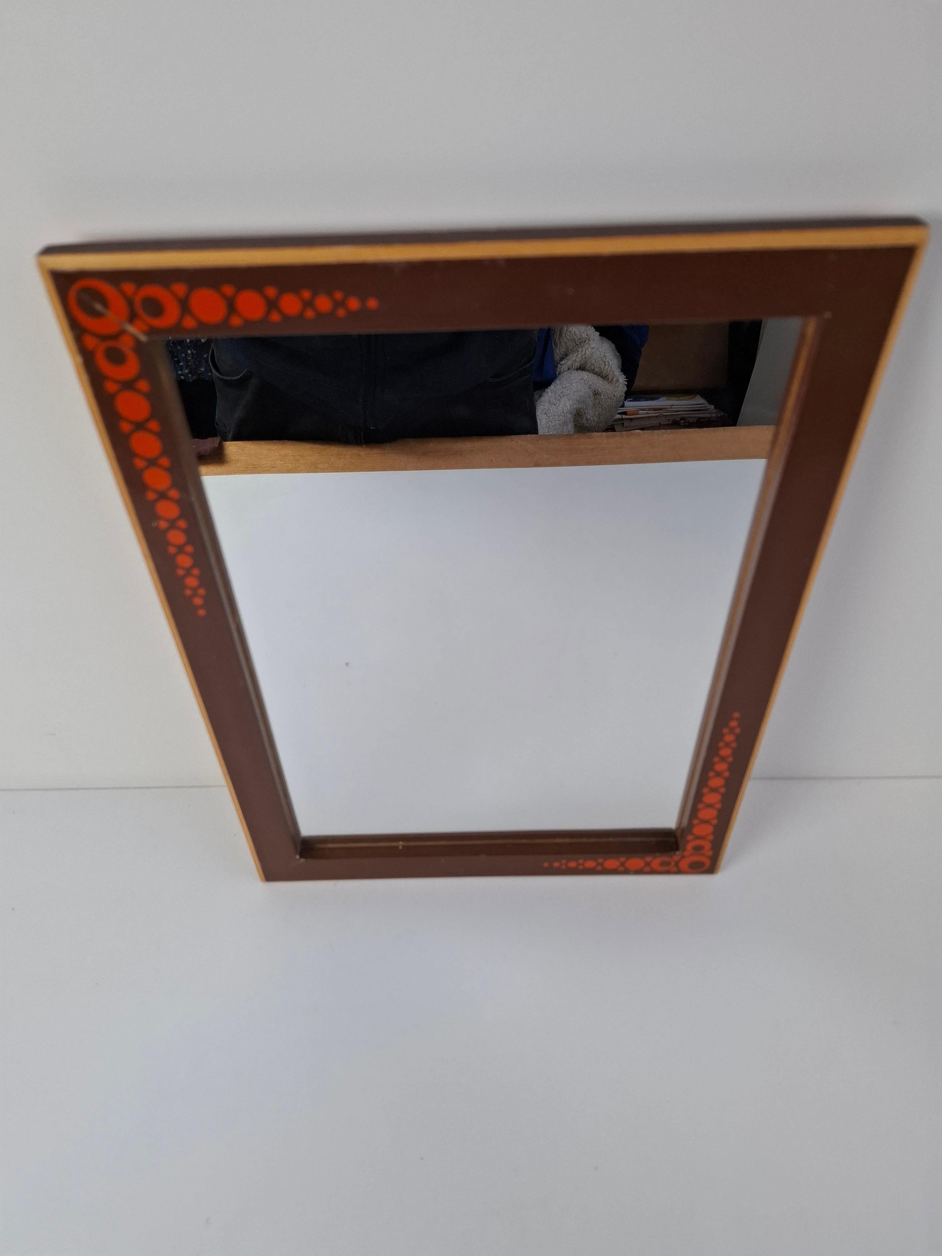 Miroir en bois tchécoslovaque du milieu du siècle 1960 avec cadre graphique en vente 3