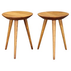 1960er Tschechoslowakische Eichen-Dreibeinhocker von ULUV, restauriertes rustikales Paar aus der Mitte des Jahrhunderts