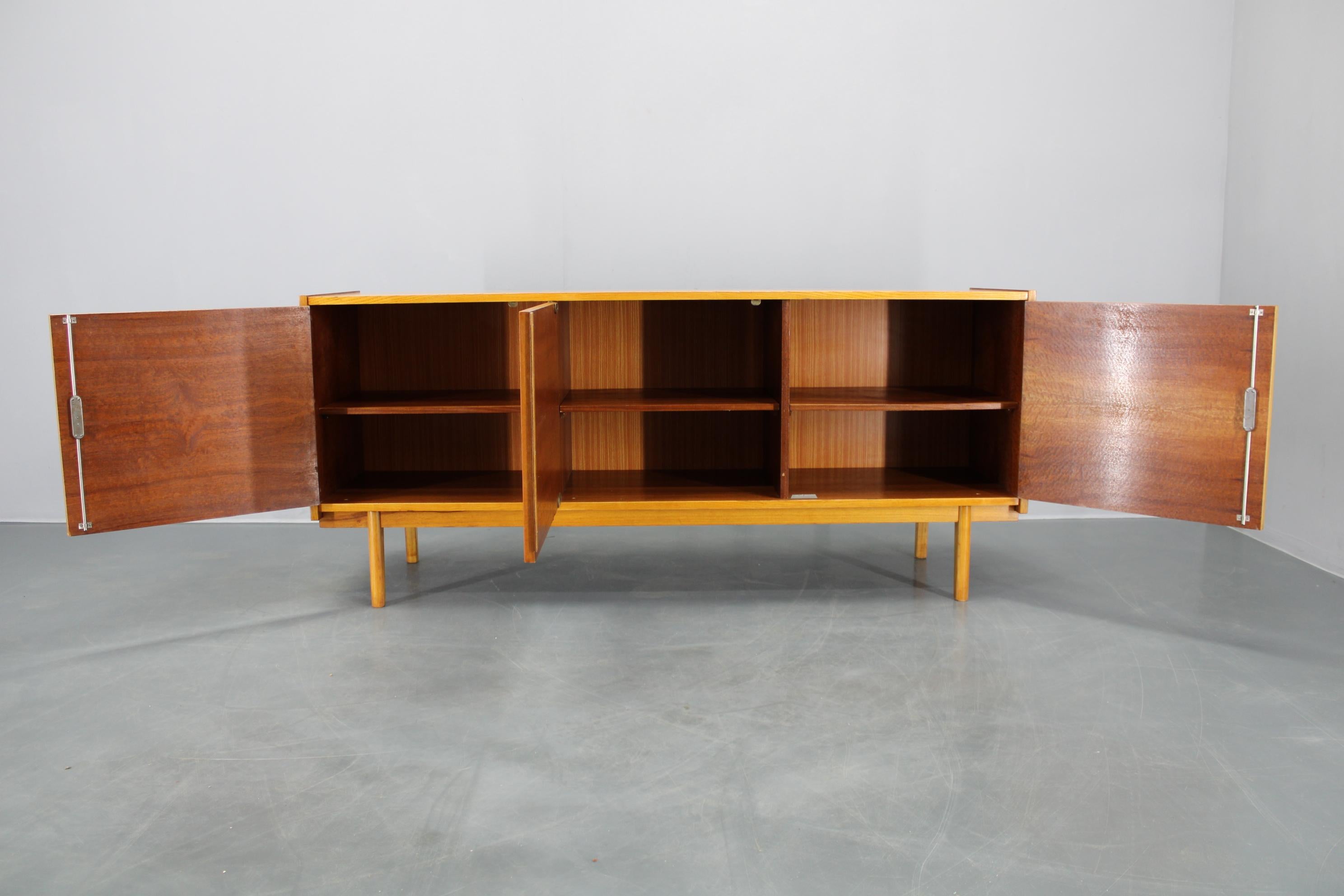 1960s Czechoslovakian Maple Veneer Sideboard, High Gloss Finish For Sale 5