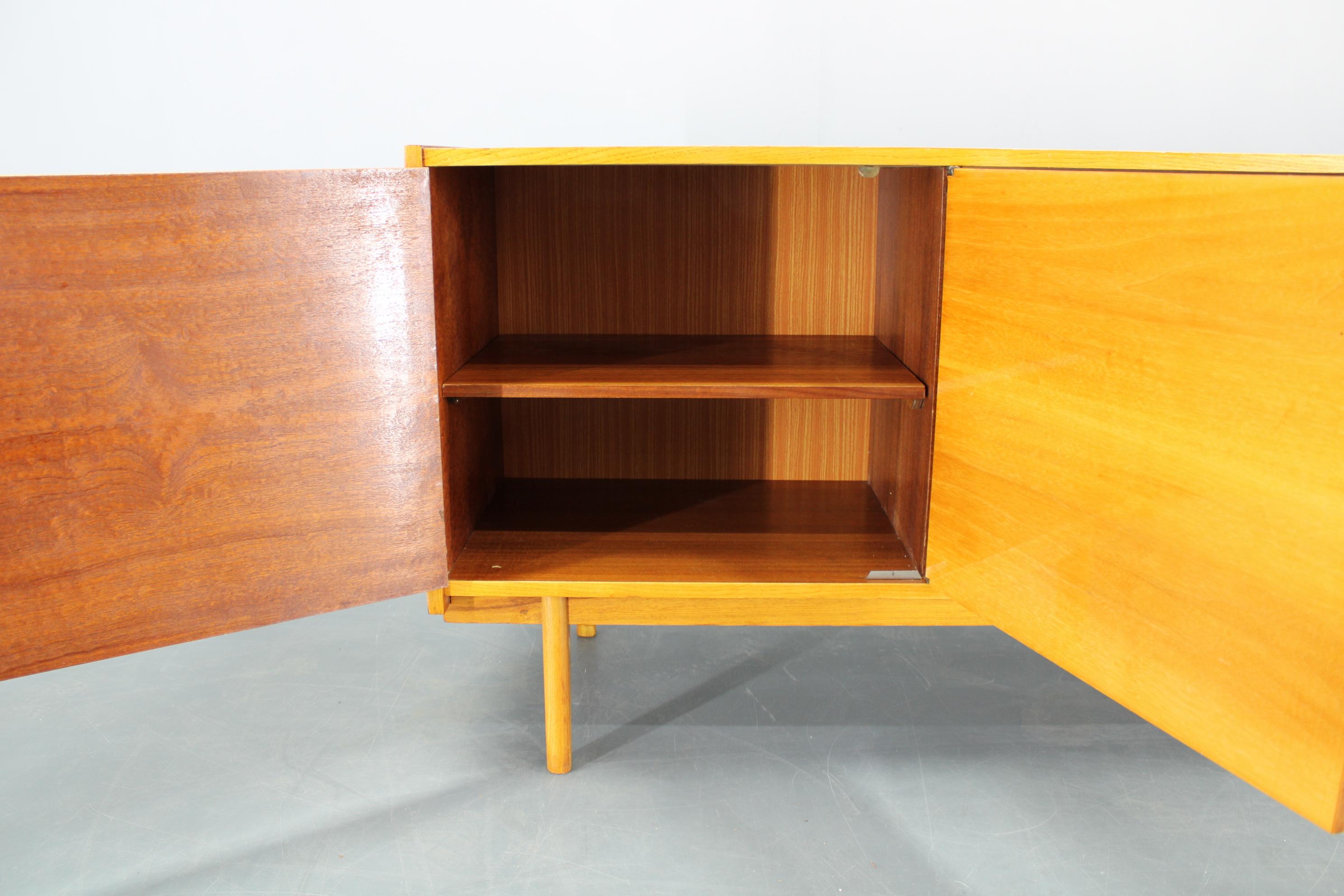 1960s Czechoslovakian Maple Veneer Sideboard, High Gloss Finish For Sale 7