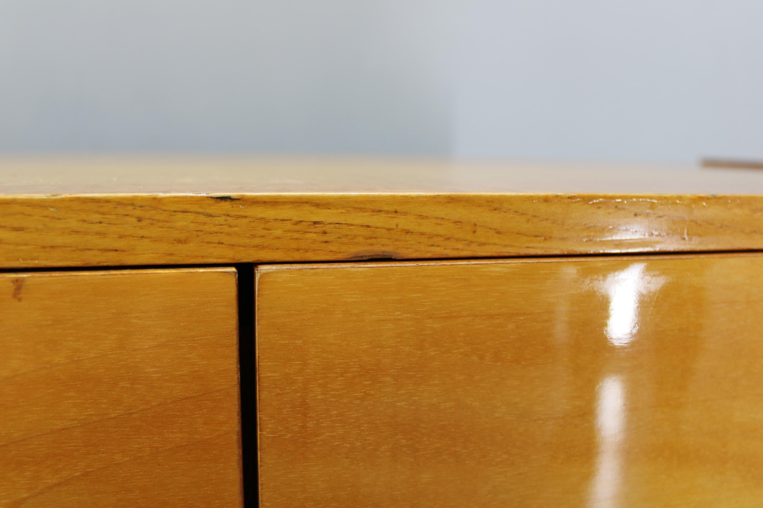 1960s Czechoslovakian Maple Veneer Sideboard, High Gloss Finish For Sale 10