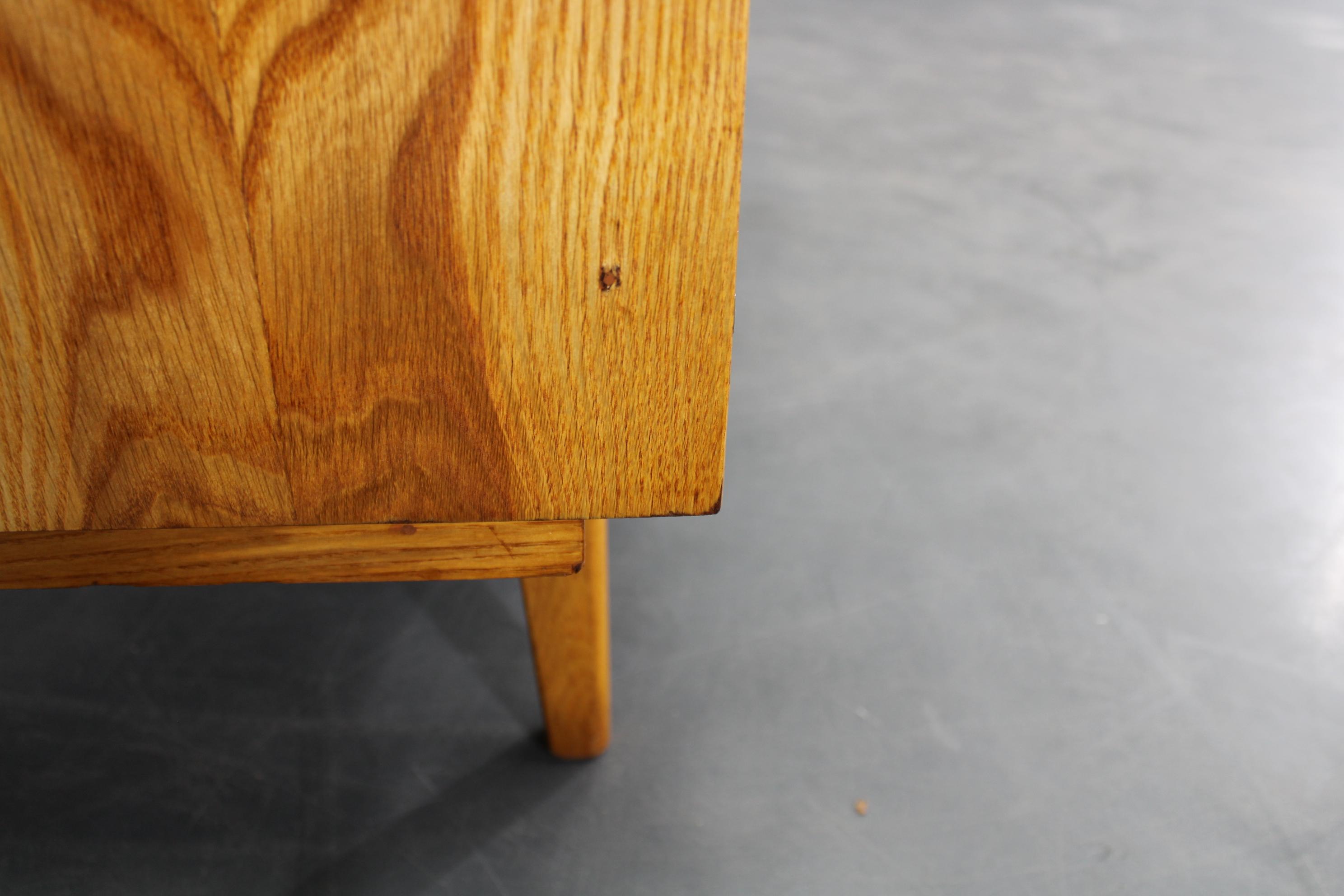 1960s Czechoslovakian Maple Veneer Sideboard, High Gloss Finish For Sale 13