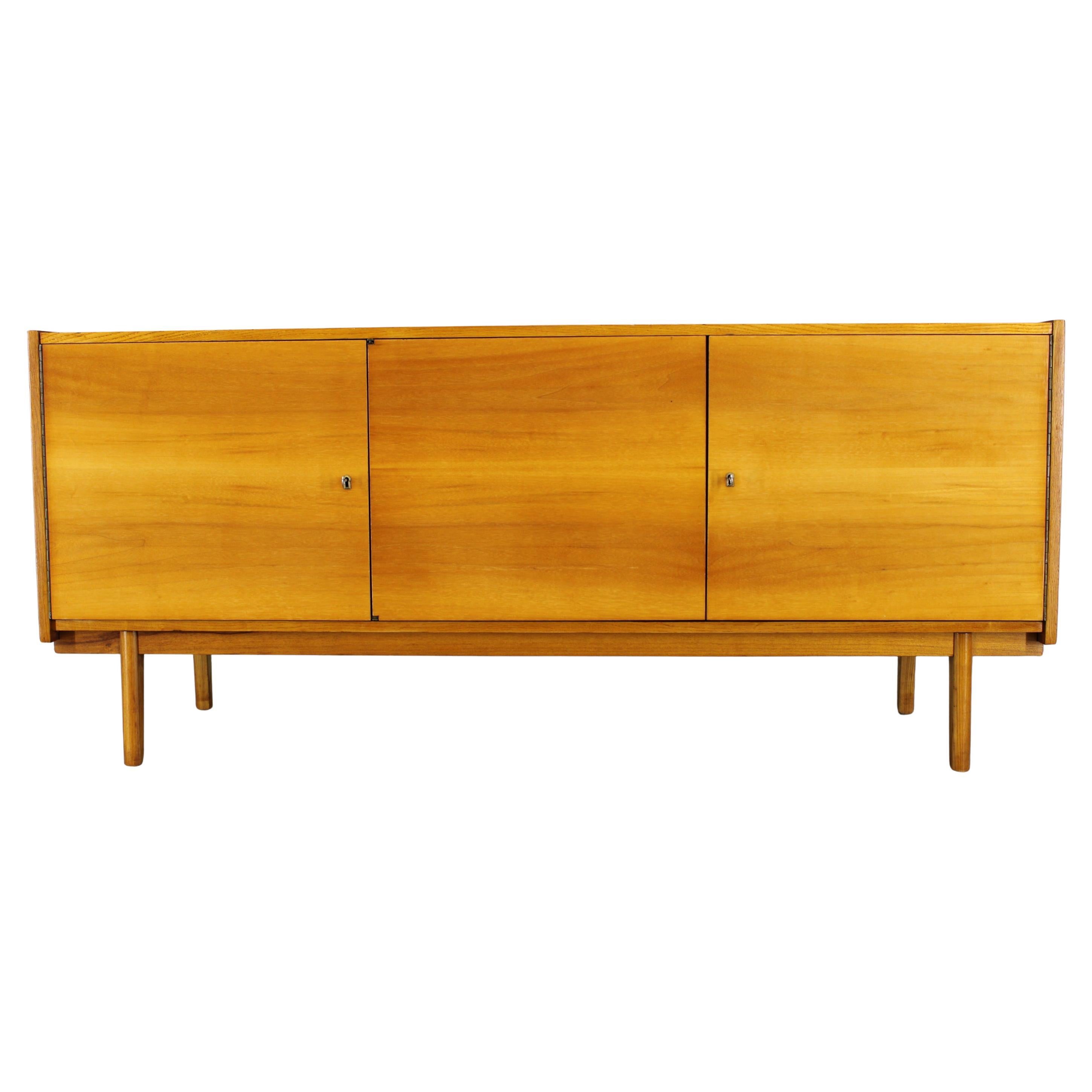 1960s Czechoslovakian Maple Veneer Sideboard, High Gloss Finish For Sale