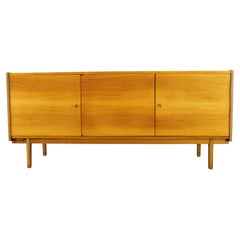1960s Czechoslovakian Maple Veneer Sideboard, High Gloss Finish