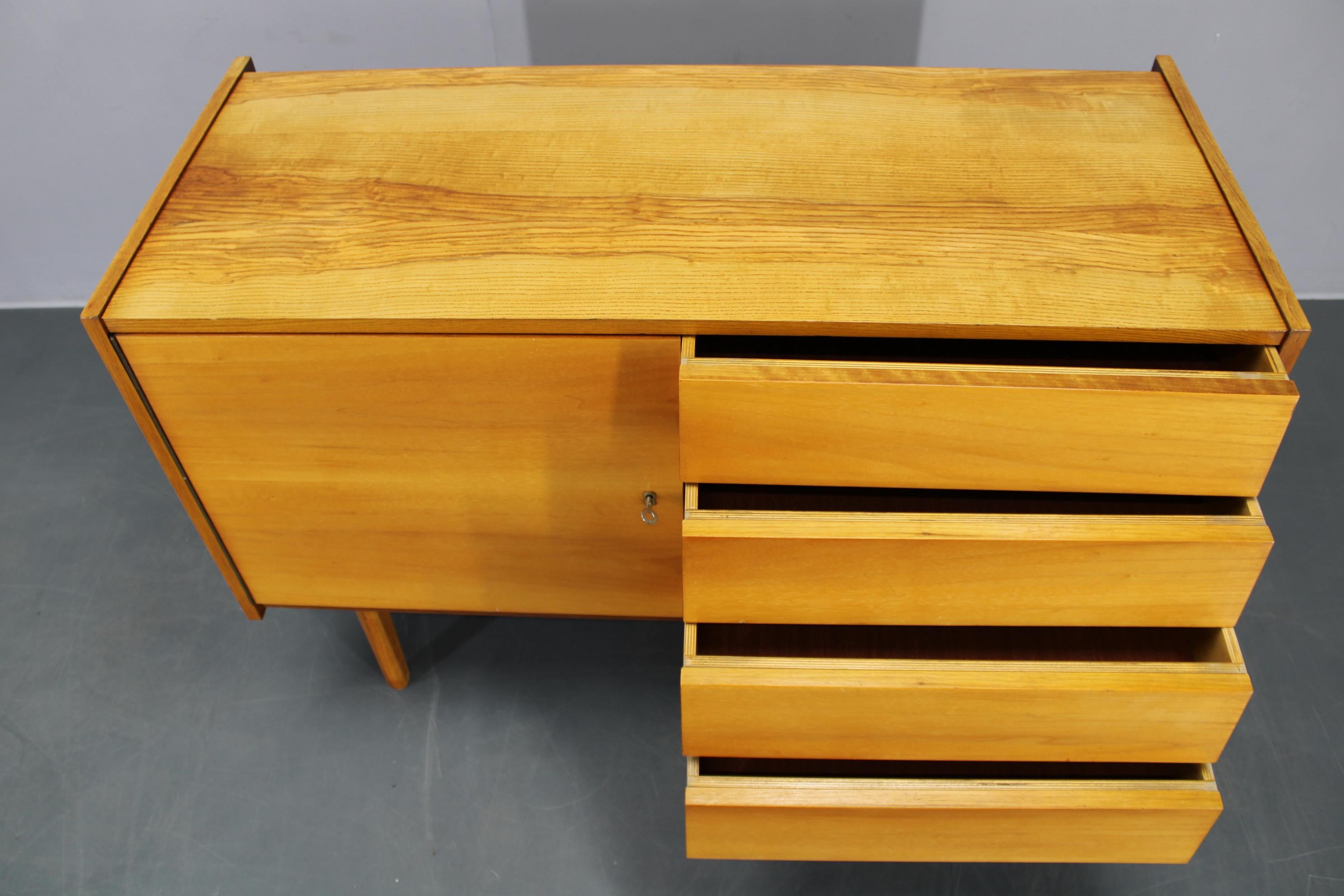 1960s Czechoslovakian Maple Veneer Sideboard with Solid Maple Wood, Gloss Finish For Sale 7