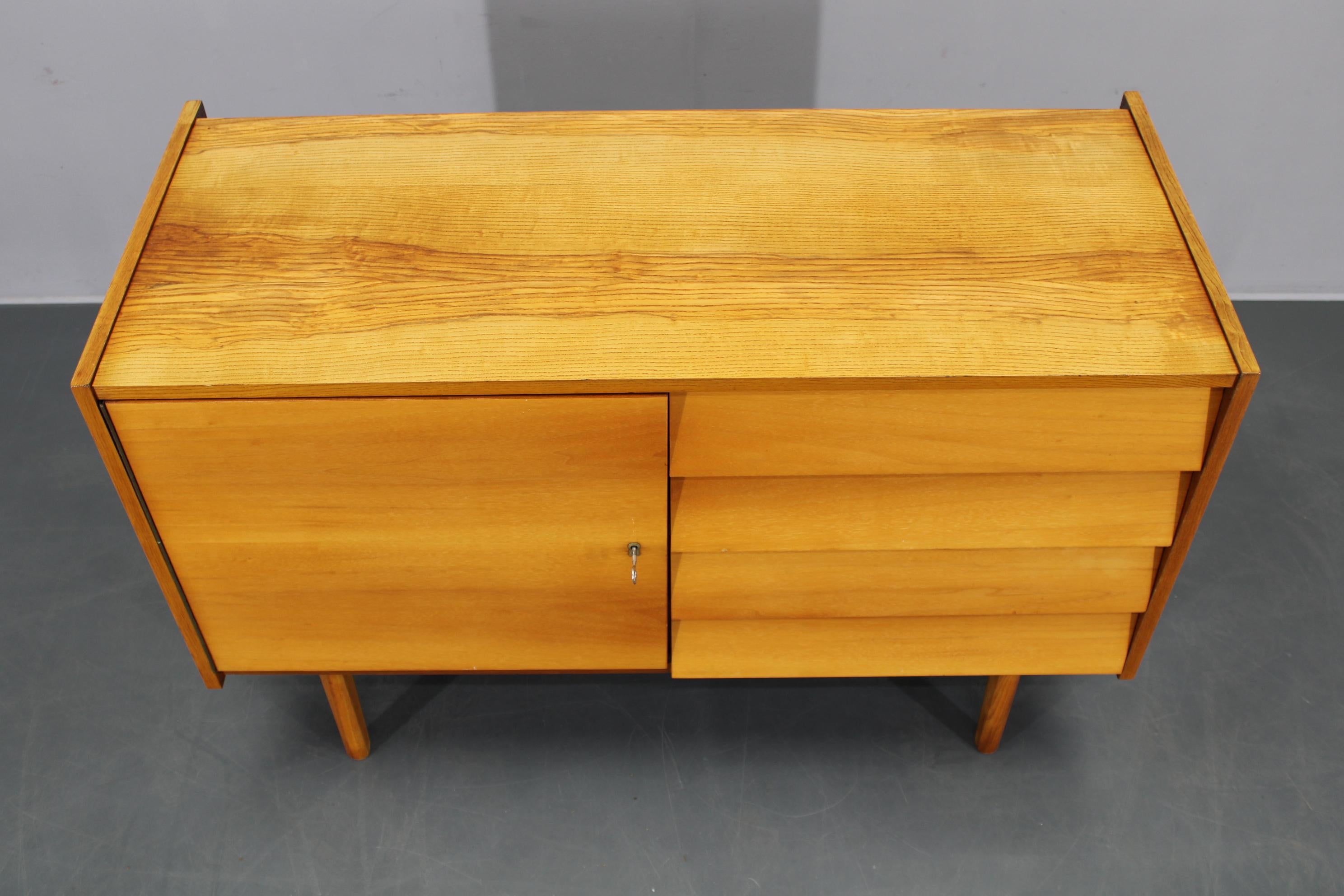 1960s Czechoslovakian Maple Veneer Sideboard with Solid Maple Wood, Gloss Finish In Good Condition For Sale In Praha, CZ