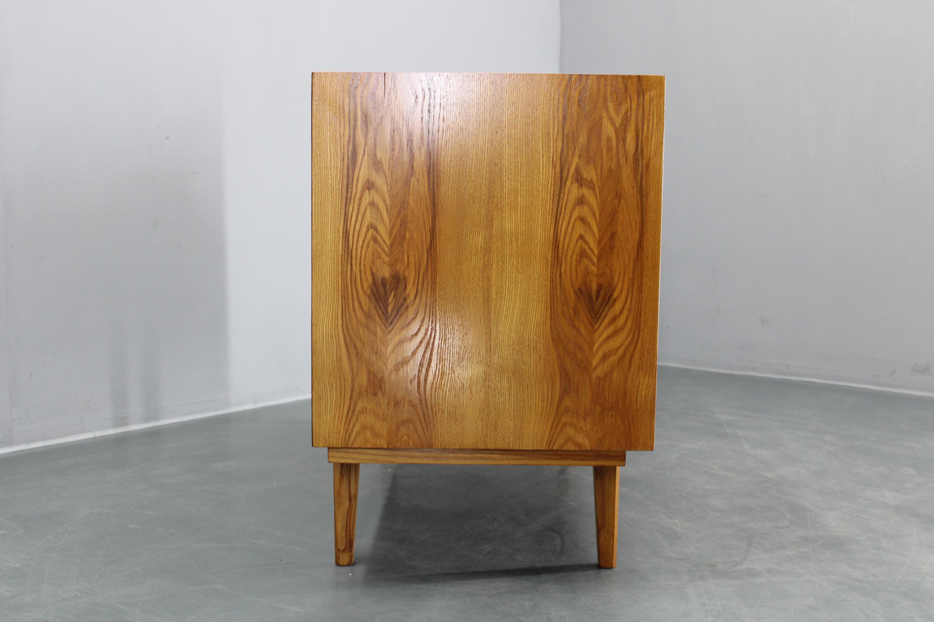 1960s Czechoslovakian Maple Veneer Sideboard with Solid Maple Wood, Gloss Finish For Sale 4