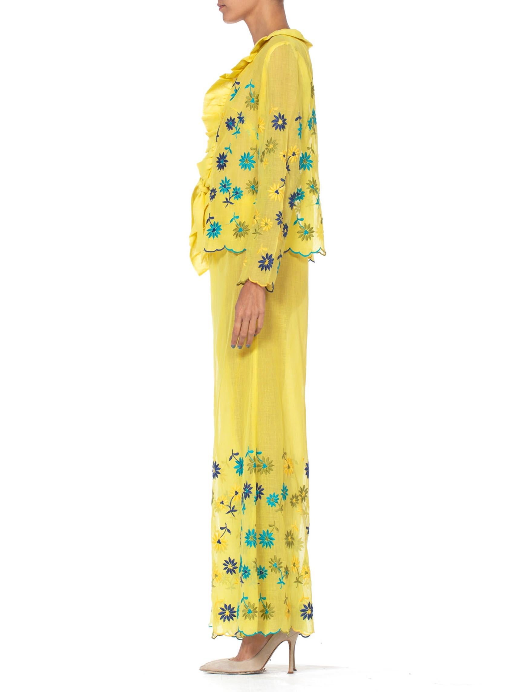 1960S Yellow Cotton Daisy Embroidered Top & Pants  Ensemble In Excellent Condition In New York, NY