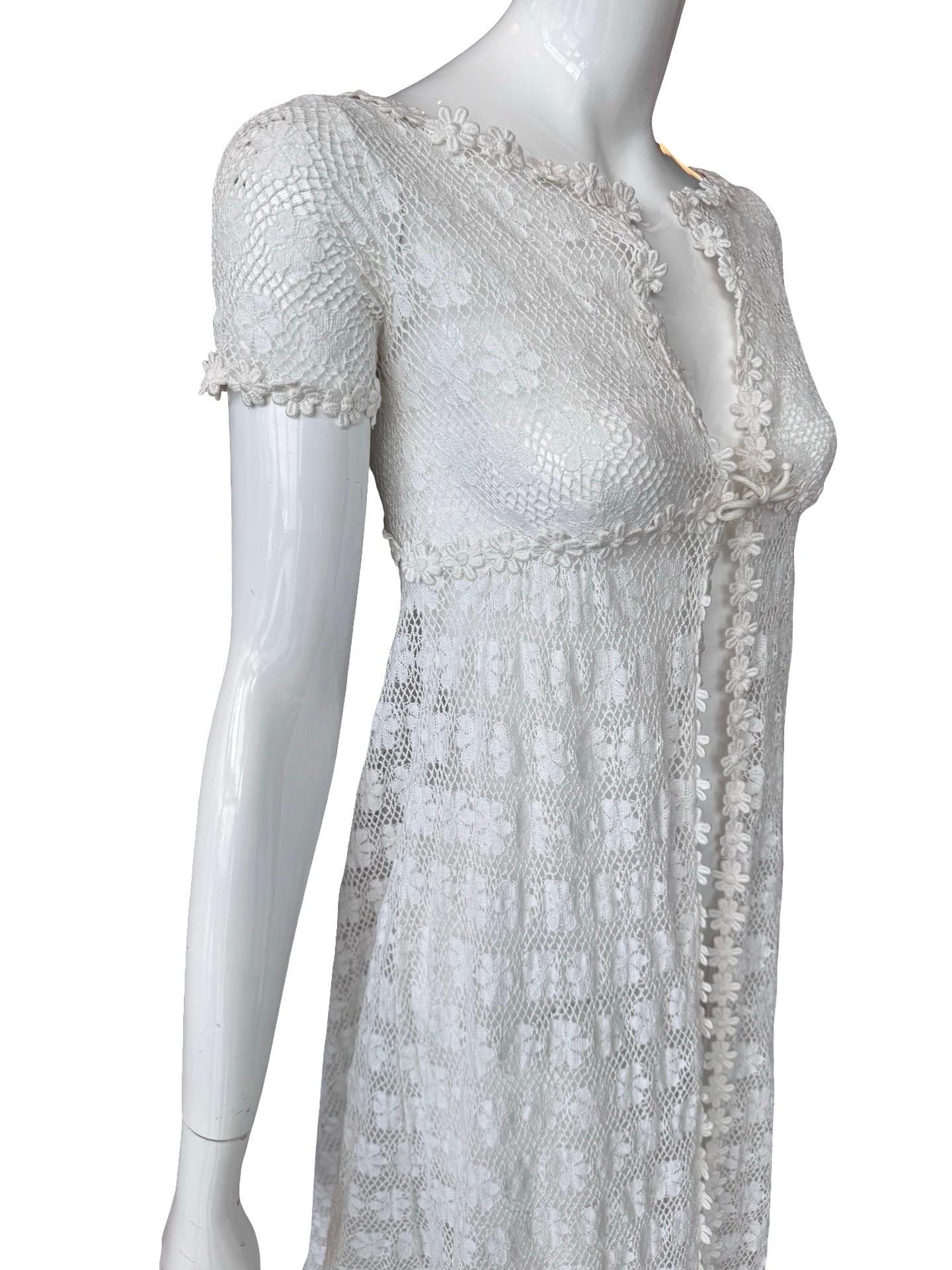Gray 1960s Daisy Lace Wedding Cape Train XS For Sale