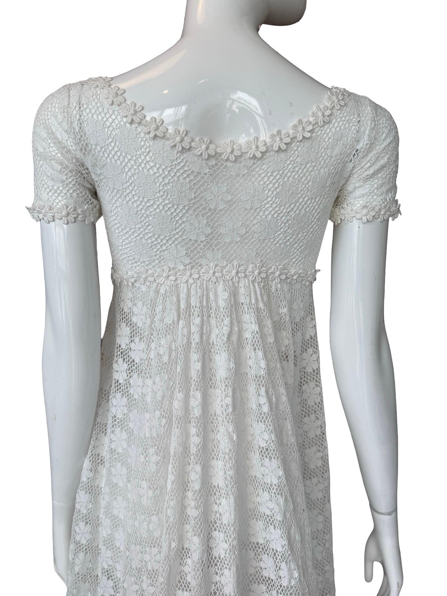 1960s Daisy Lace Wedding Cape Train XS For Sale 1