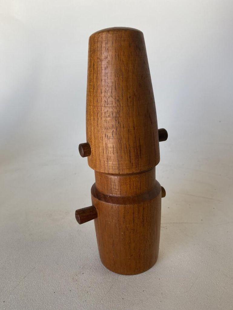 1960s Danish Modern Carved Teak Pepper Grinder Set by Jens Quistgaard en vente 1